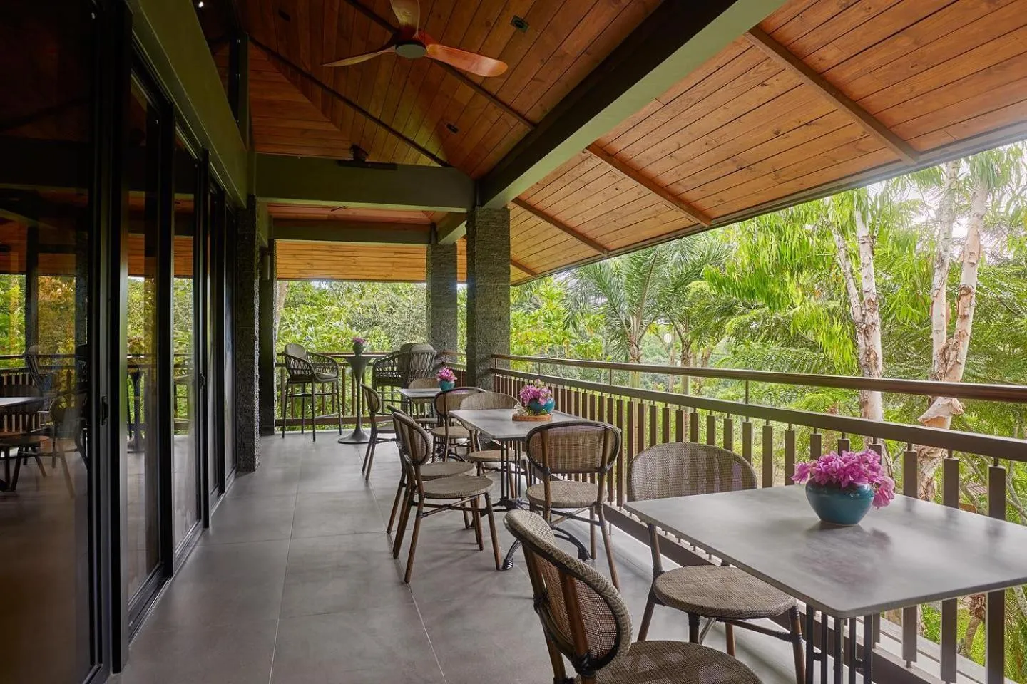 Restaurant/places to eat in El Jardin de Zaida