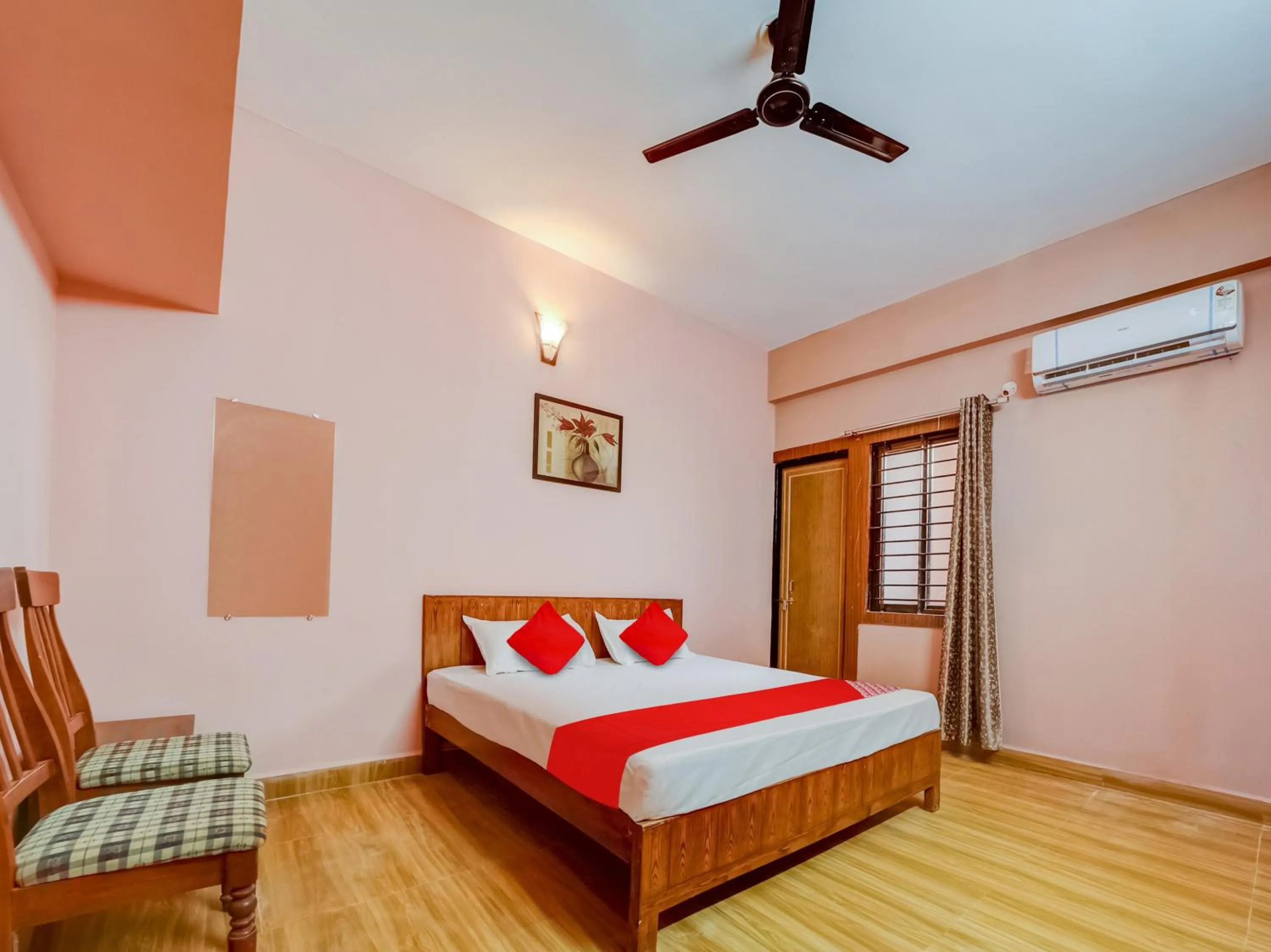 Bedroom, Bed in Hotel O Crown Square