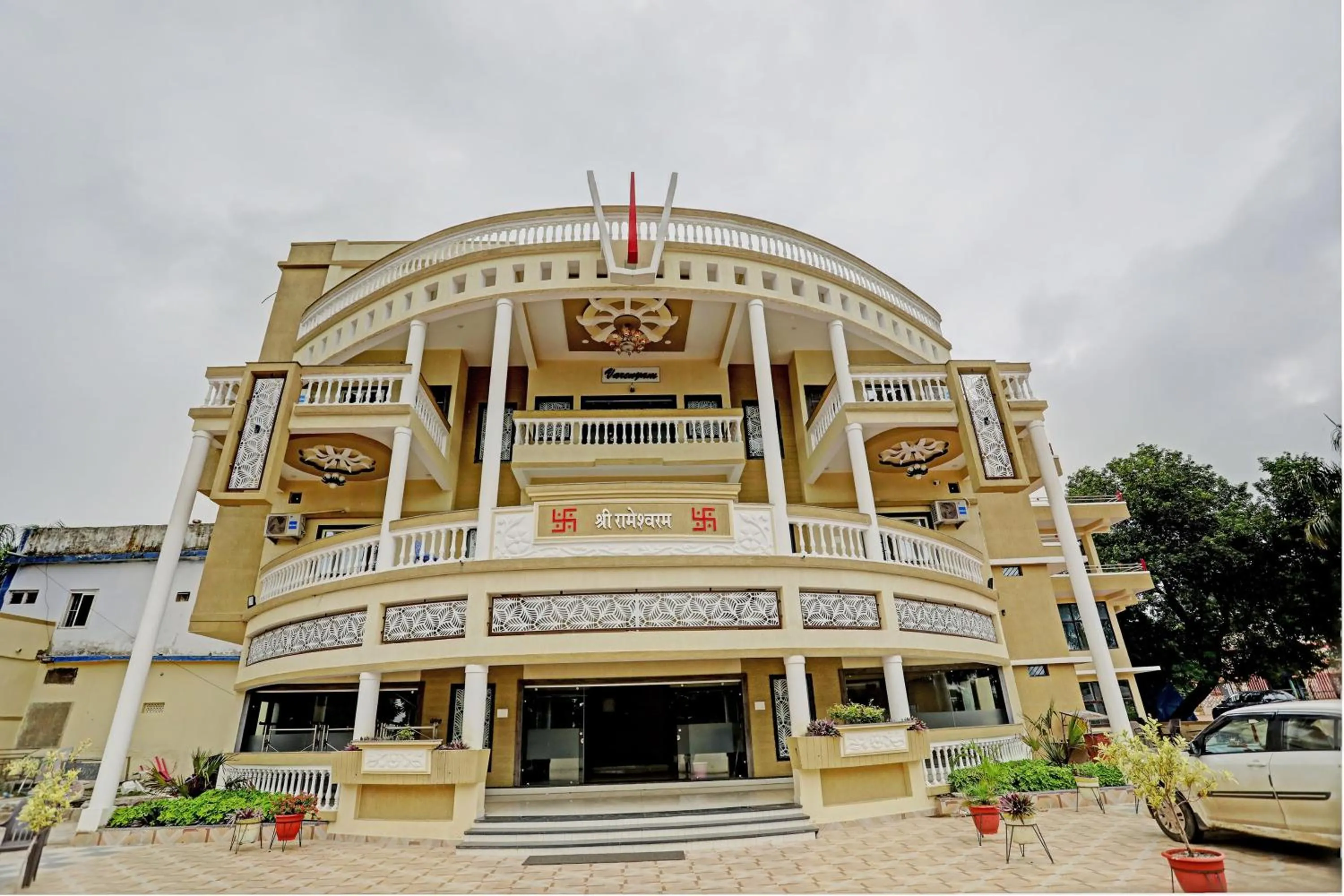 Facade/entrance in Hotel O Kubervatika