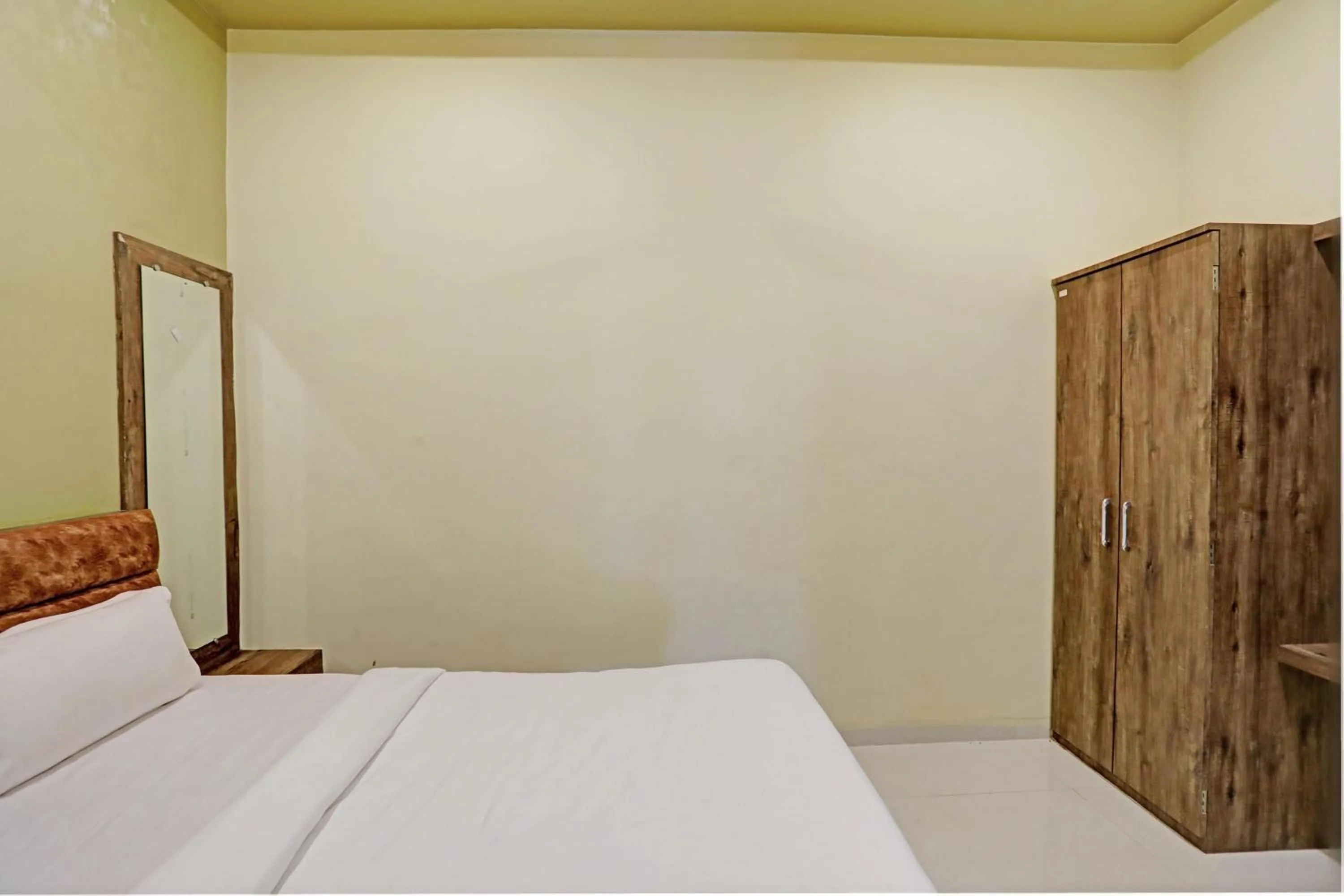 Bedroom in Hotel O Kubervatika