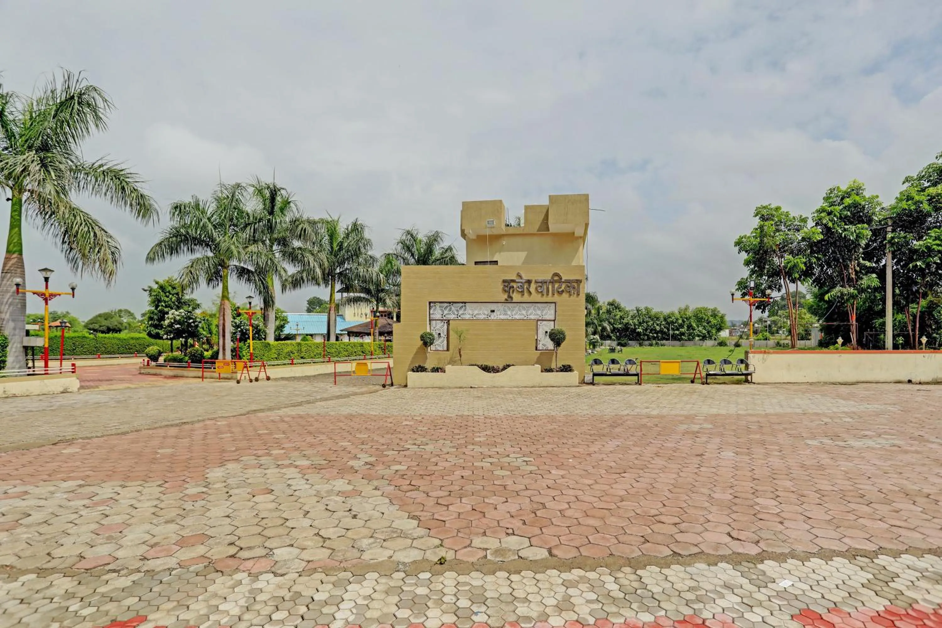 Facade/entrance in Hotel O Kubervatika