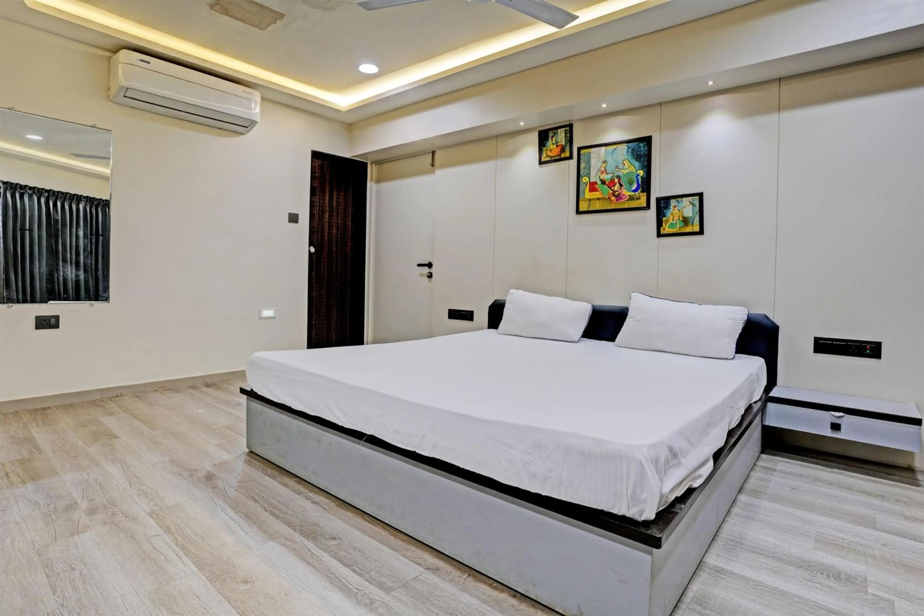 Bedroom in OYO Hotel R-one