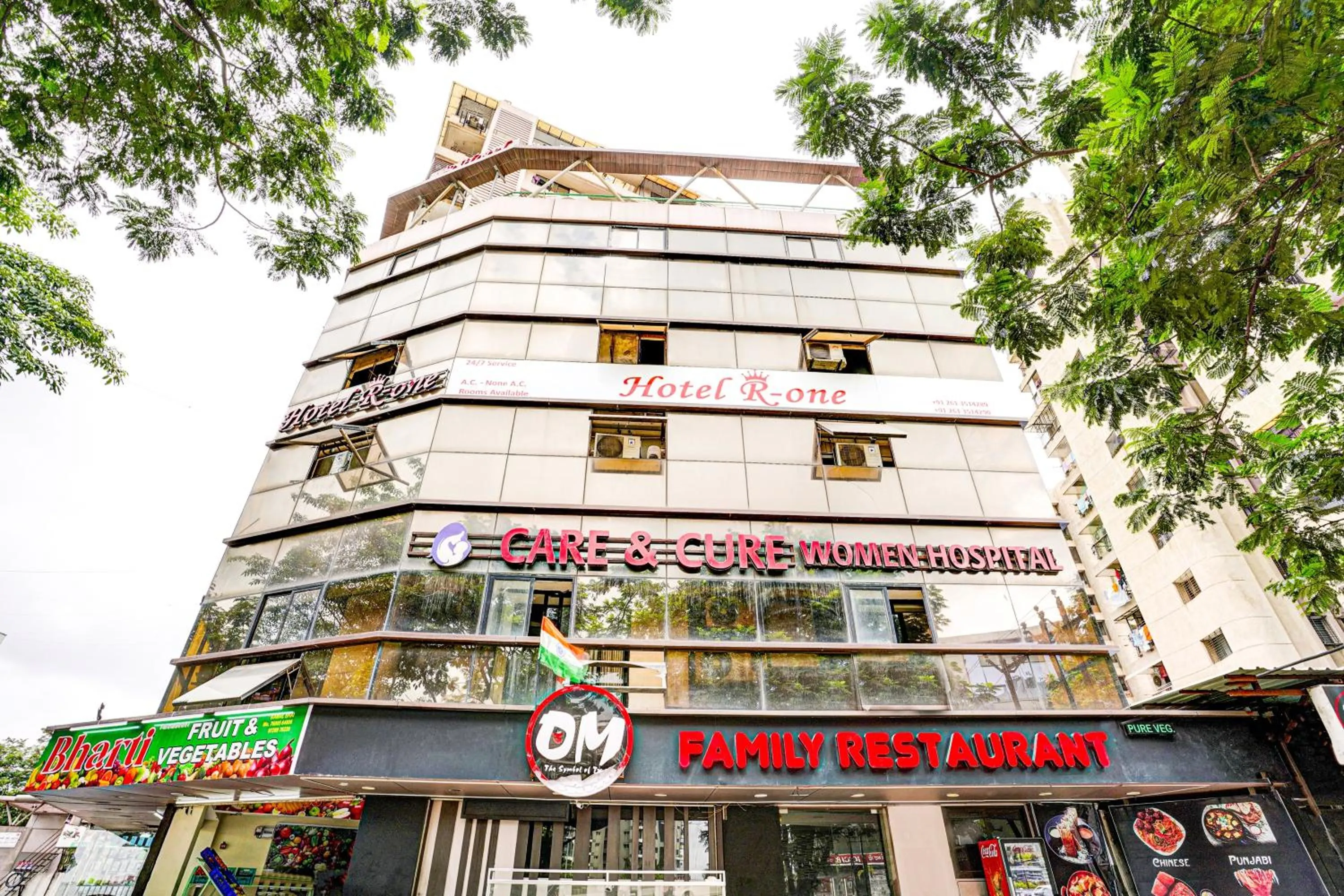 Facade/entrance in OYO Hotel R-one