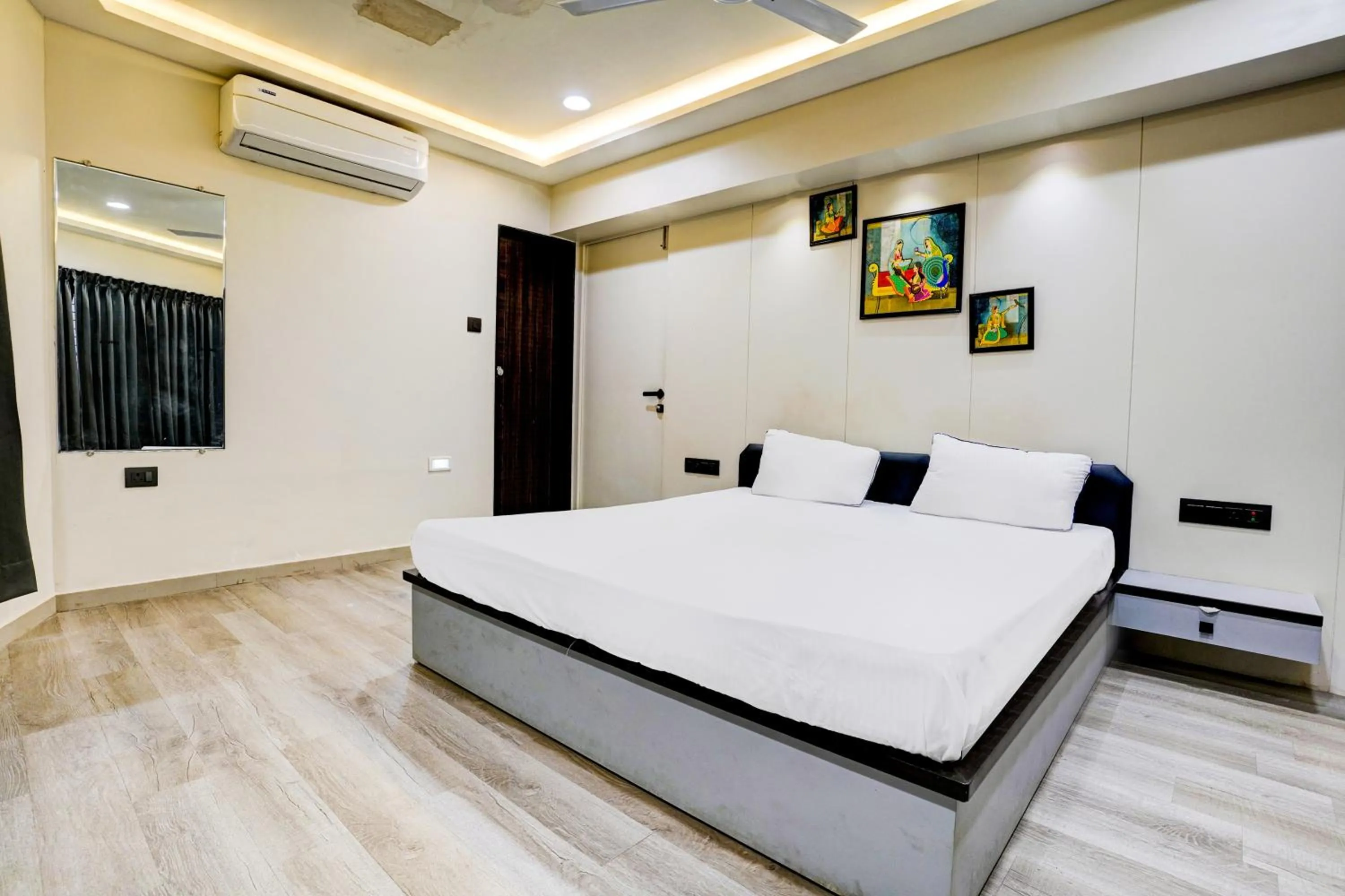 Bedroom in OYO Hotel R-one