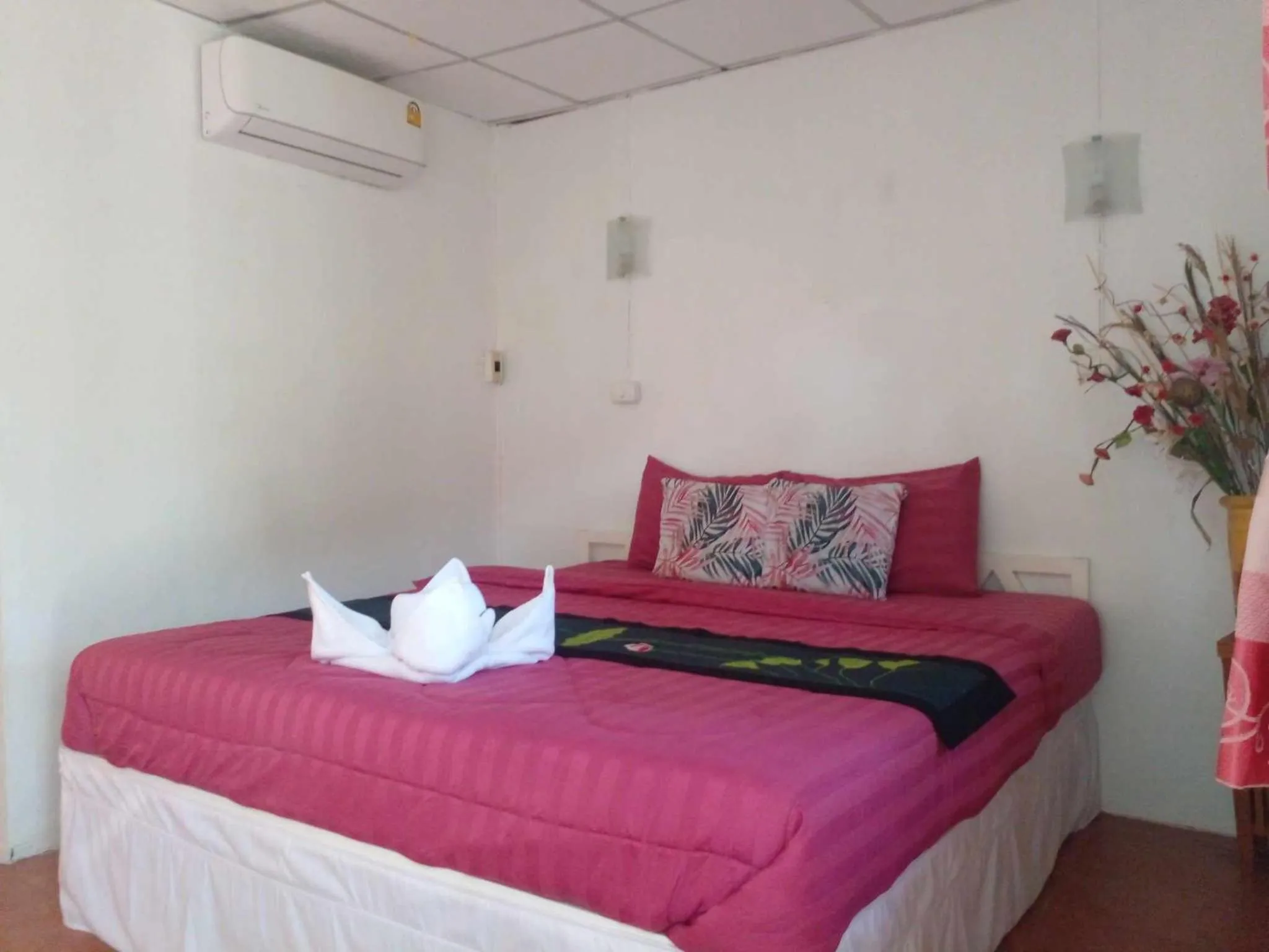 Bed in Thai Garden​ Resort​ Kanchanaburi​