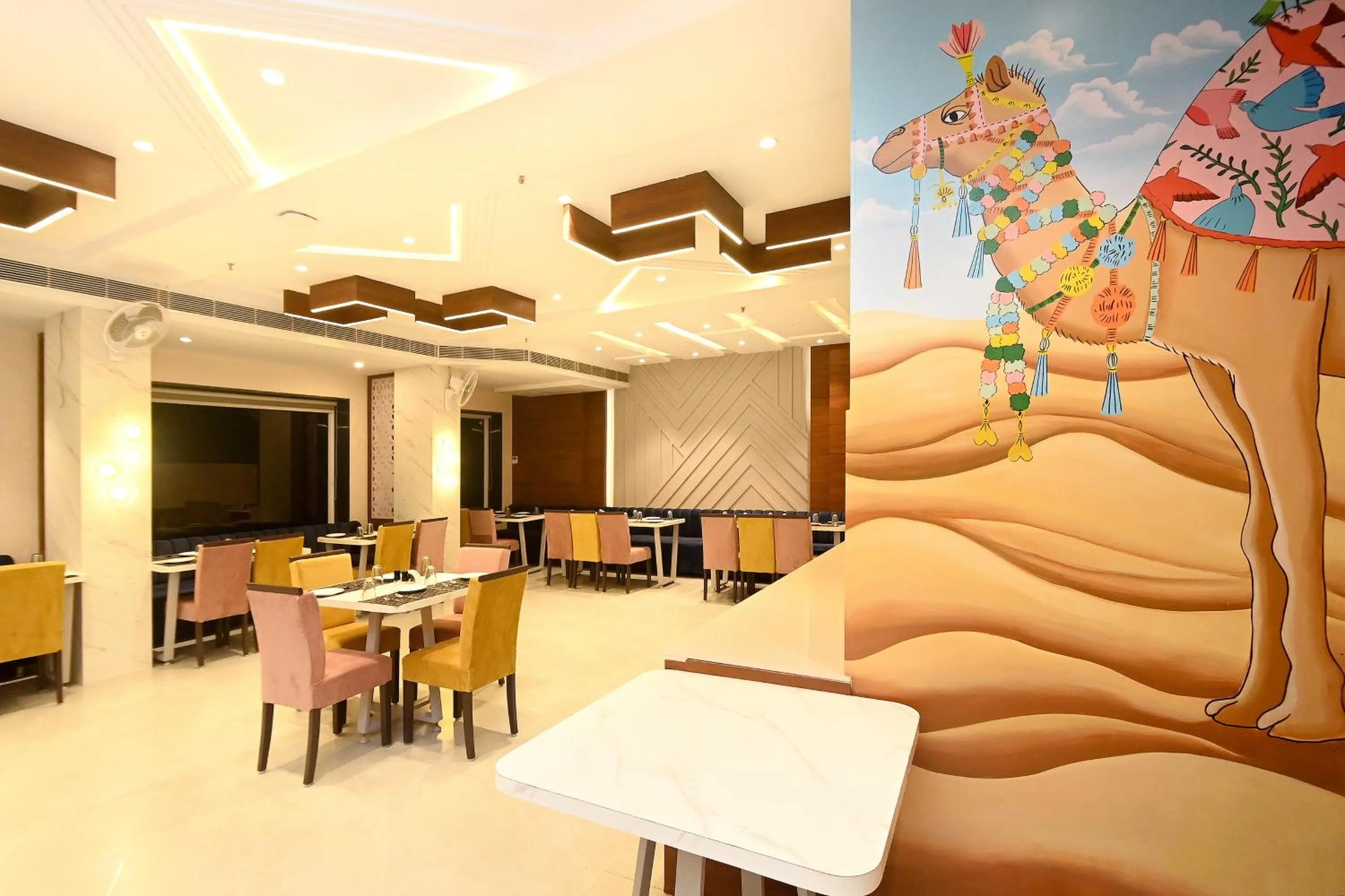 Restaurant/places to eat in Hotel Blue Sapphire