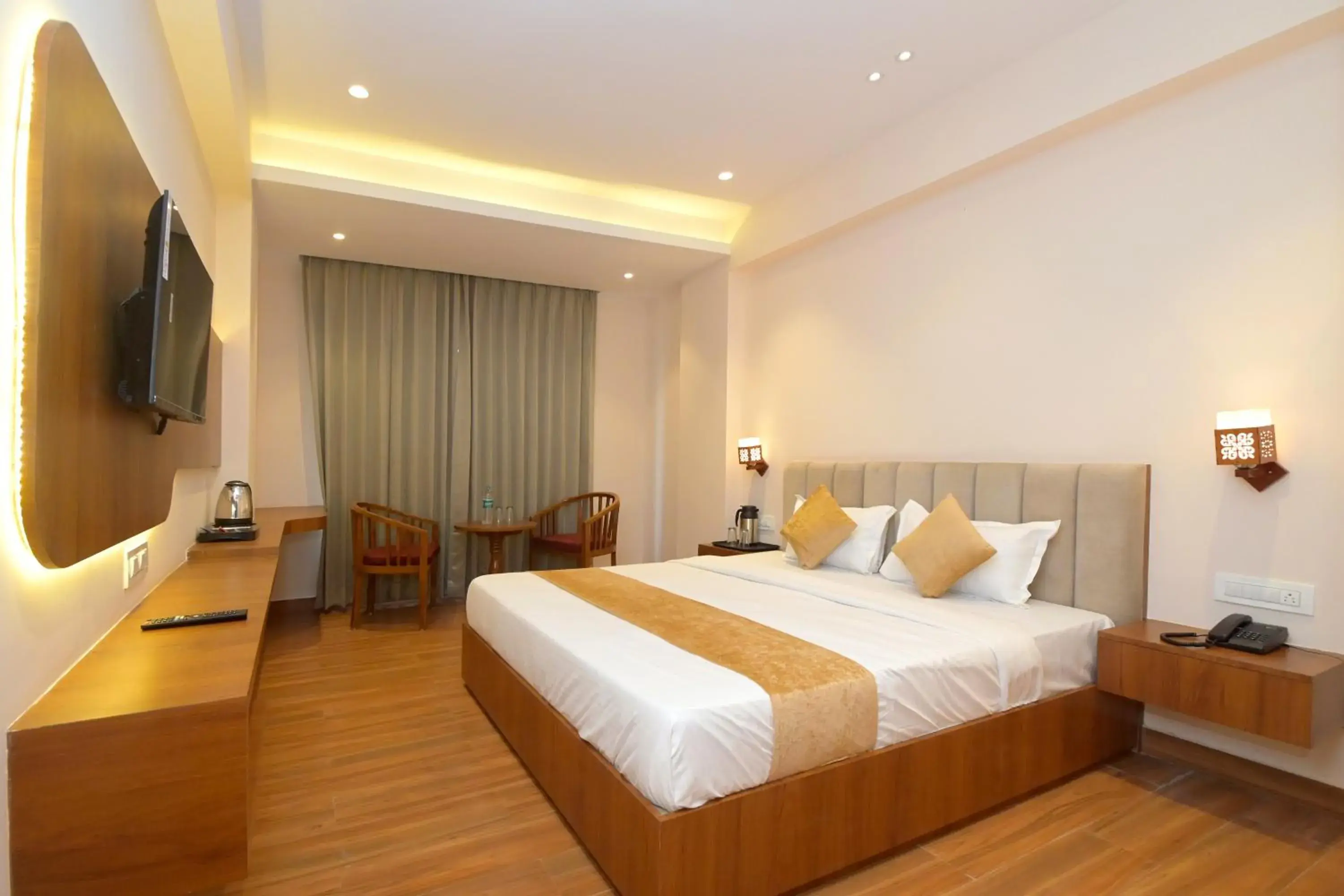 TV and multimedia, Bed in Hotel Blue Sapphire TV and multimedia, Bed in Hotel Blue Sapphire