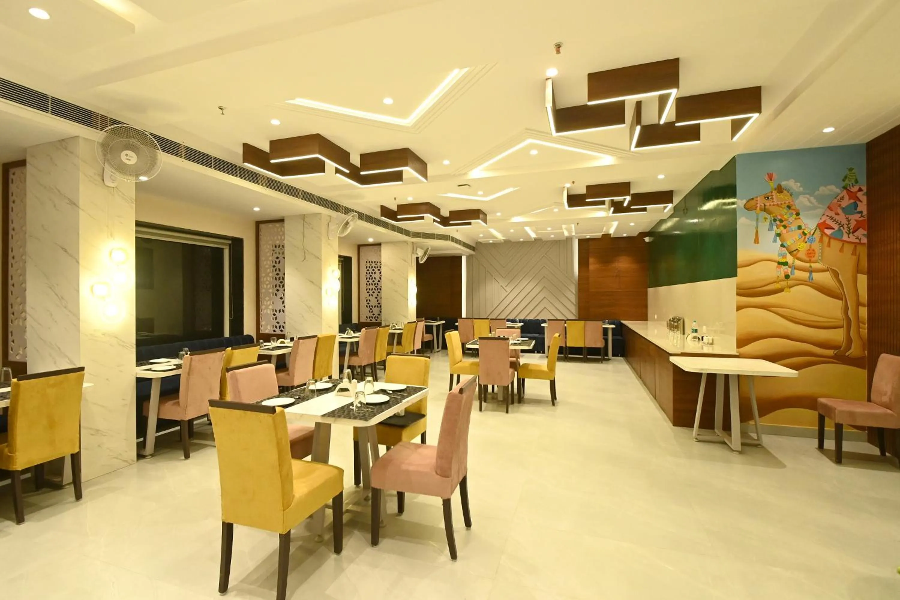 Restaurant/places to eat in Hotel Blue Sapphire