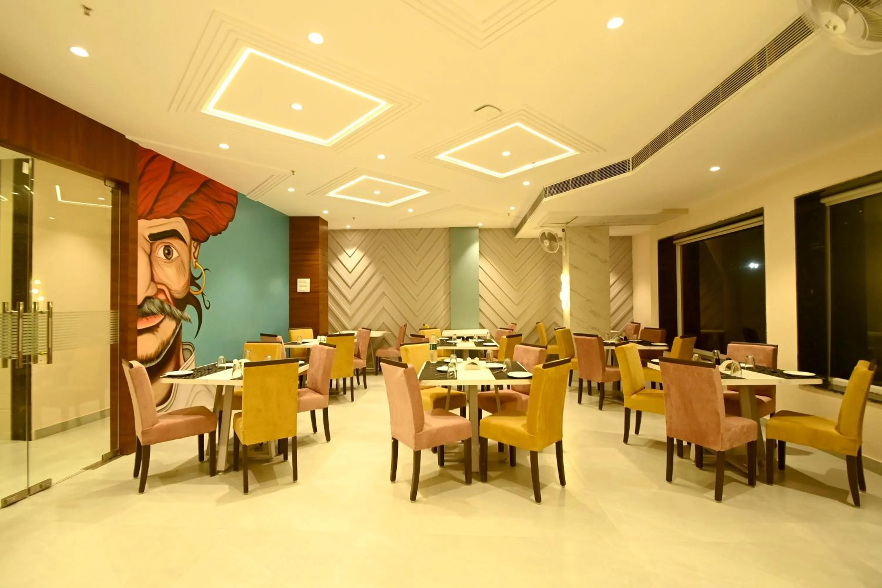 Restaurant/places to eat in Hotel Blue Sapphire