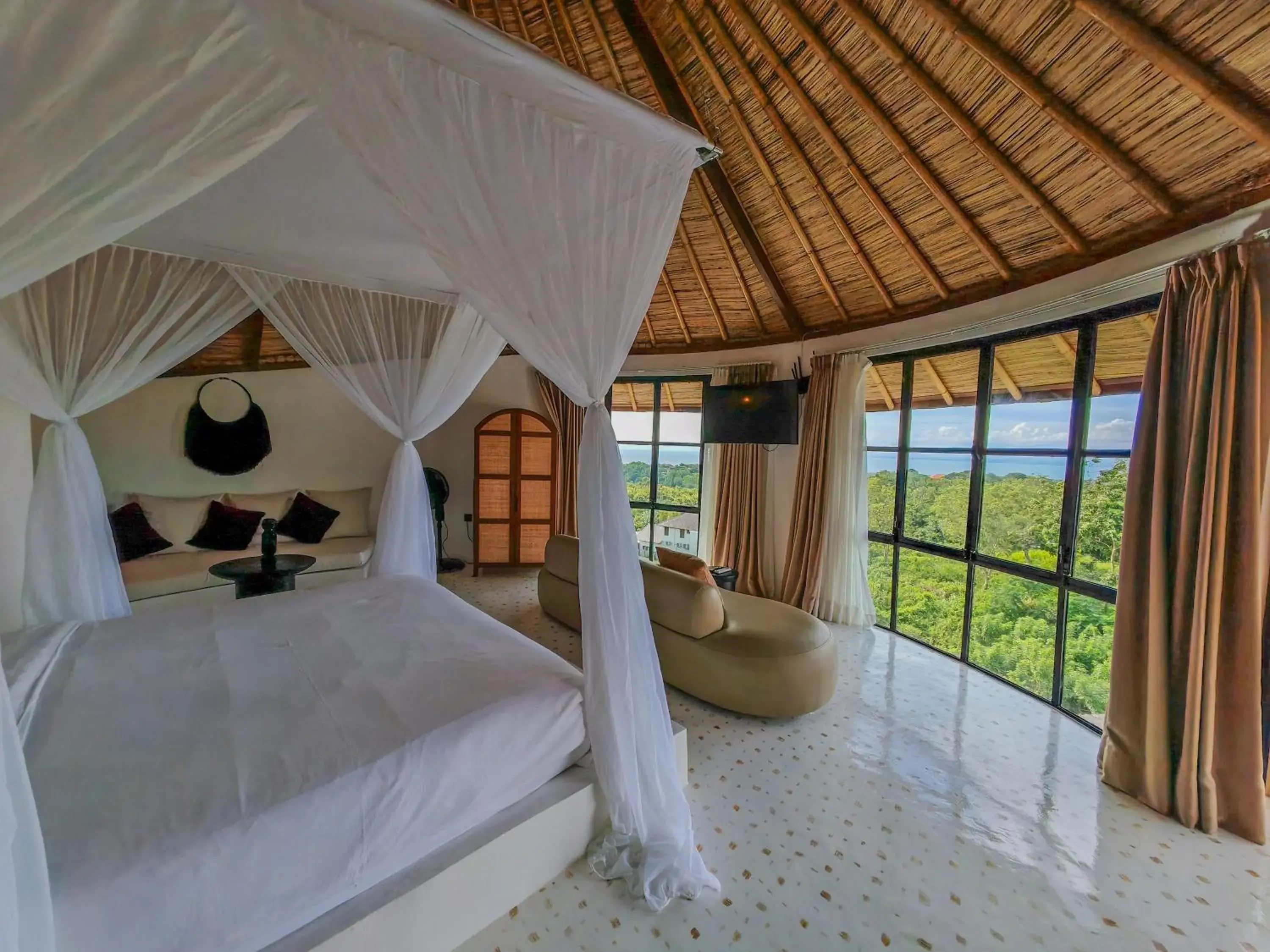 Bed in Hillstone Luxury Village Bed in Hillstone Luxury Village