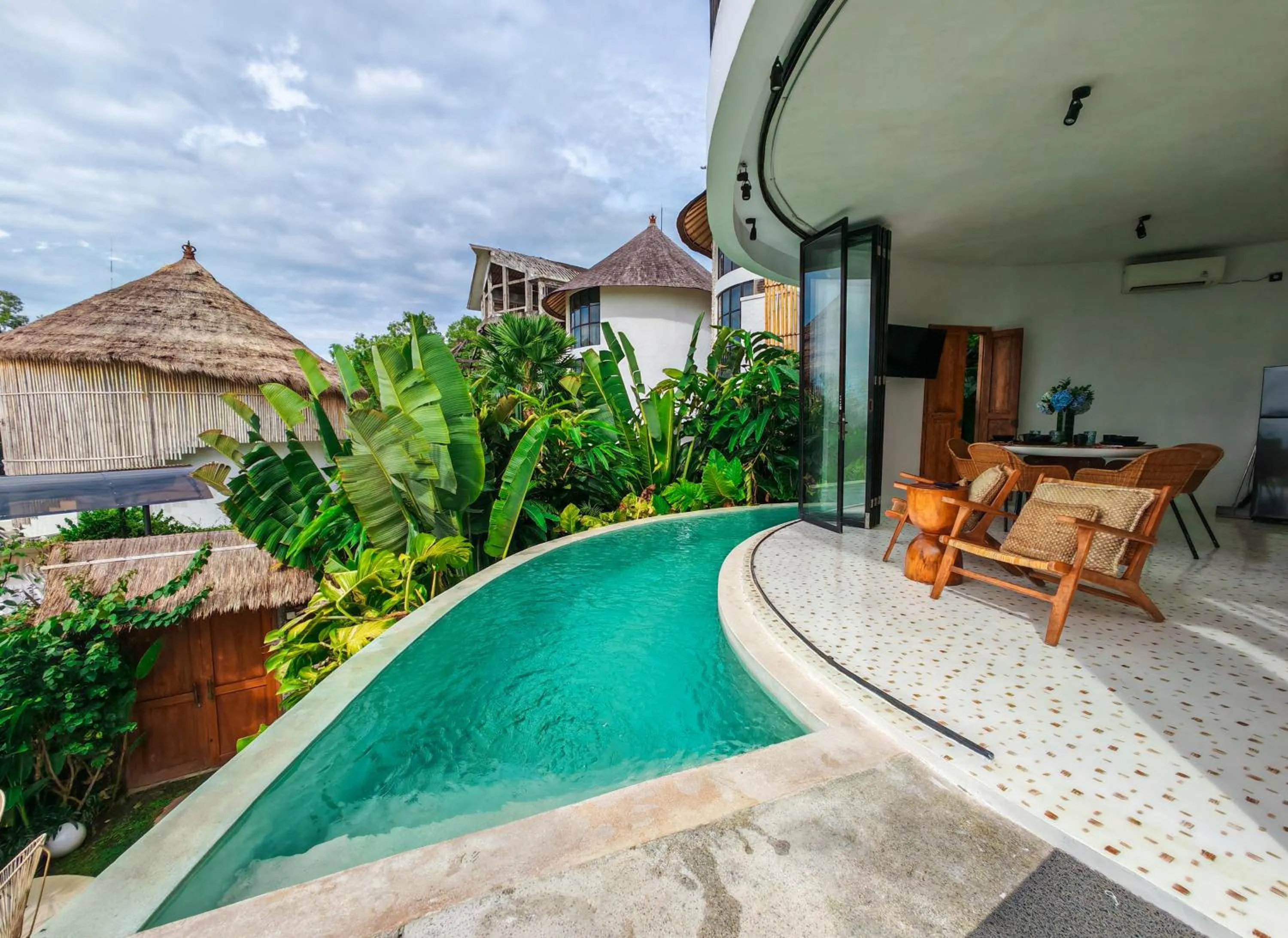 Swimming pool in Hillstone Luxury Village