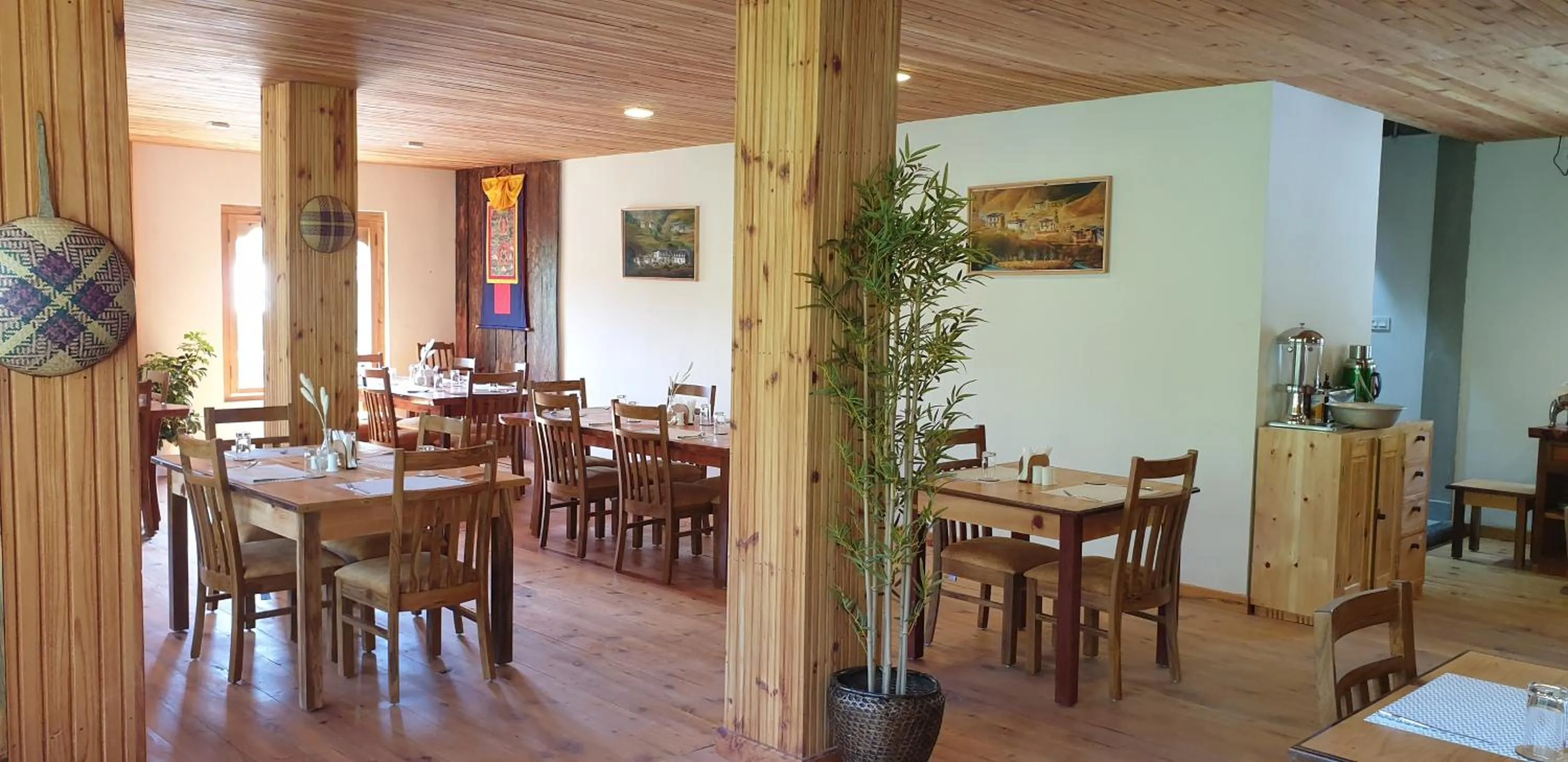 Restaurant/places to eat in Om Amriti