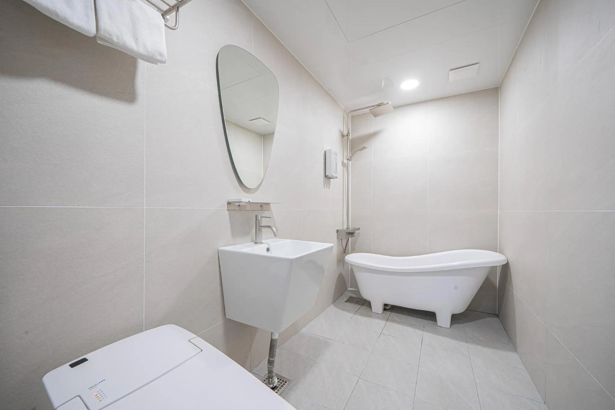 Toilet in Brown Dot Hotel Sinan