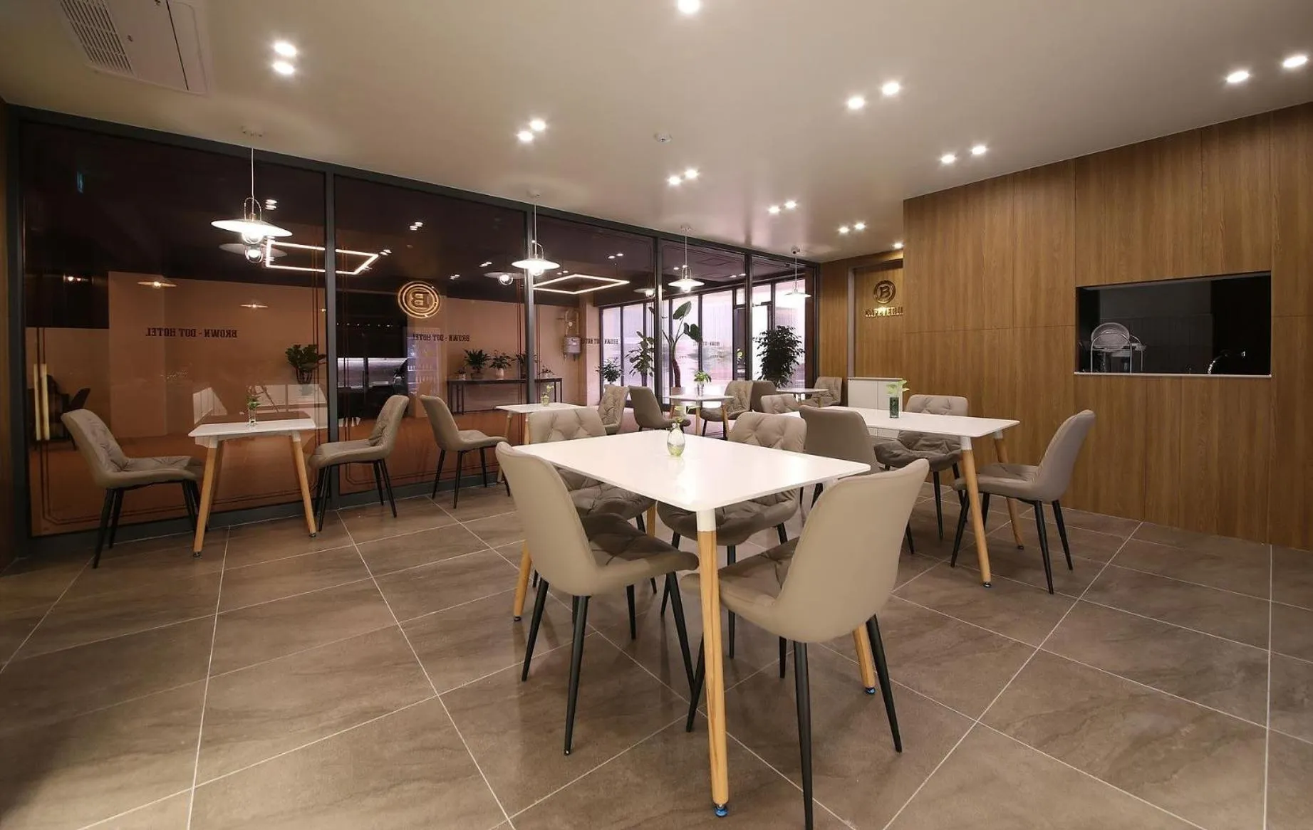 Restaurant/places to eat in Brown Dot Hotel Sinan