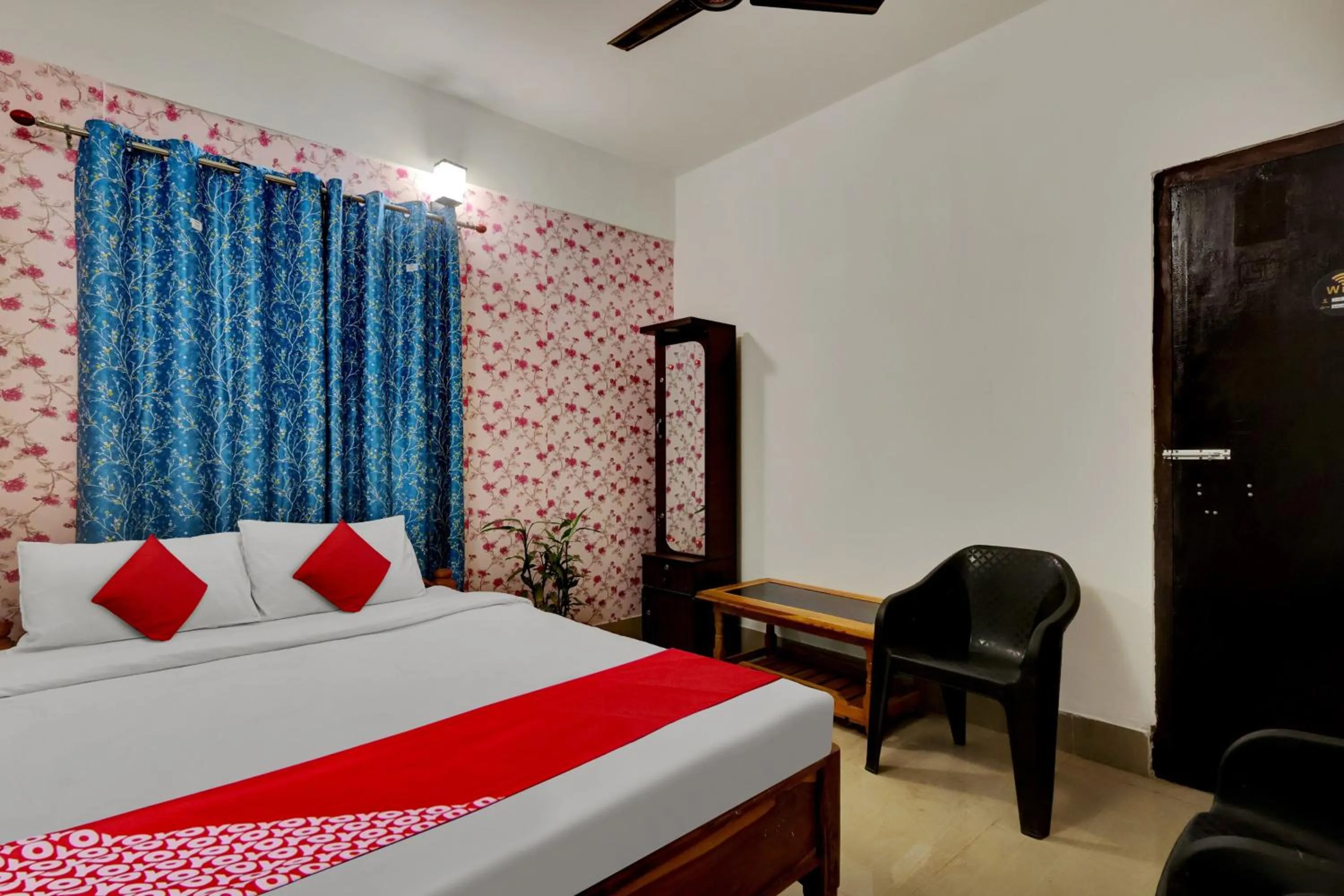 Bedroom in OYO Flagship Larica Green Valley