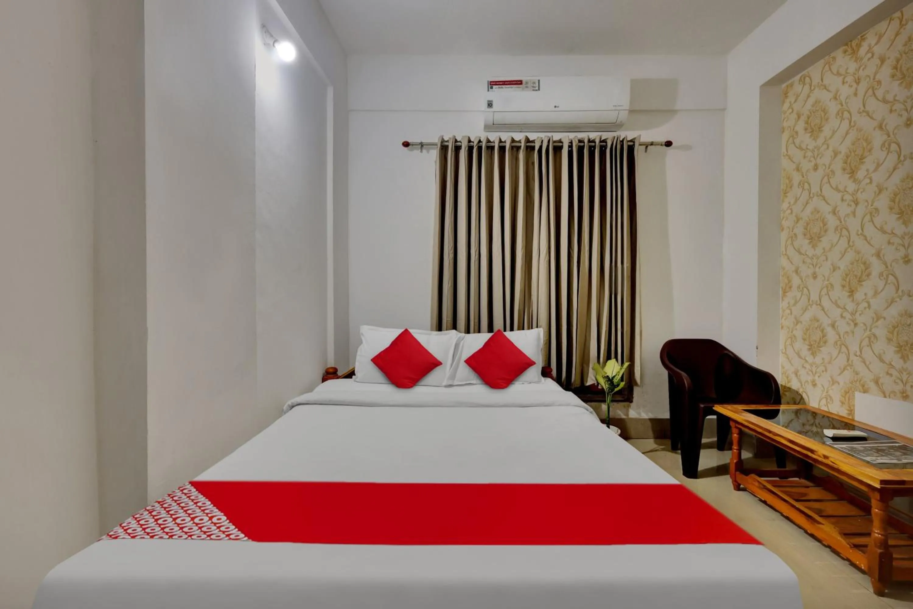 Bedroom in OYO Flagship Larica Green Valley