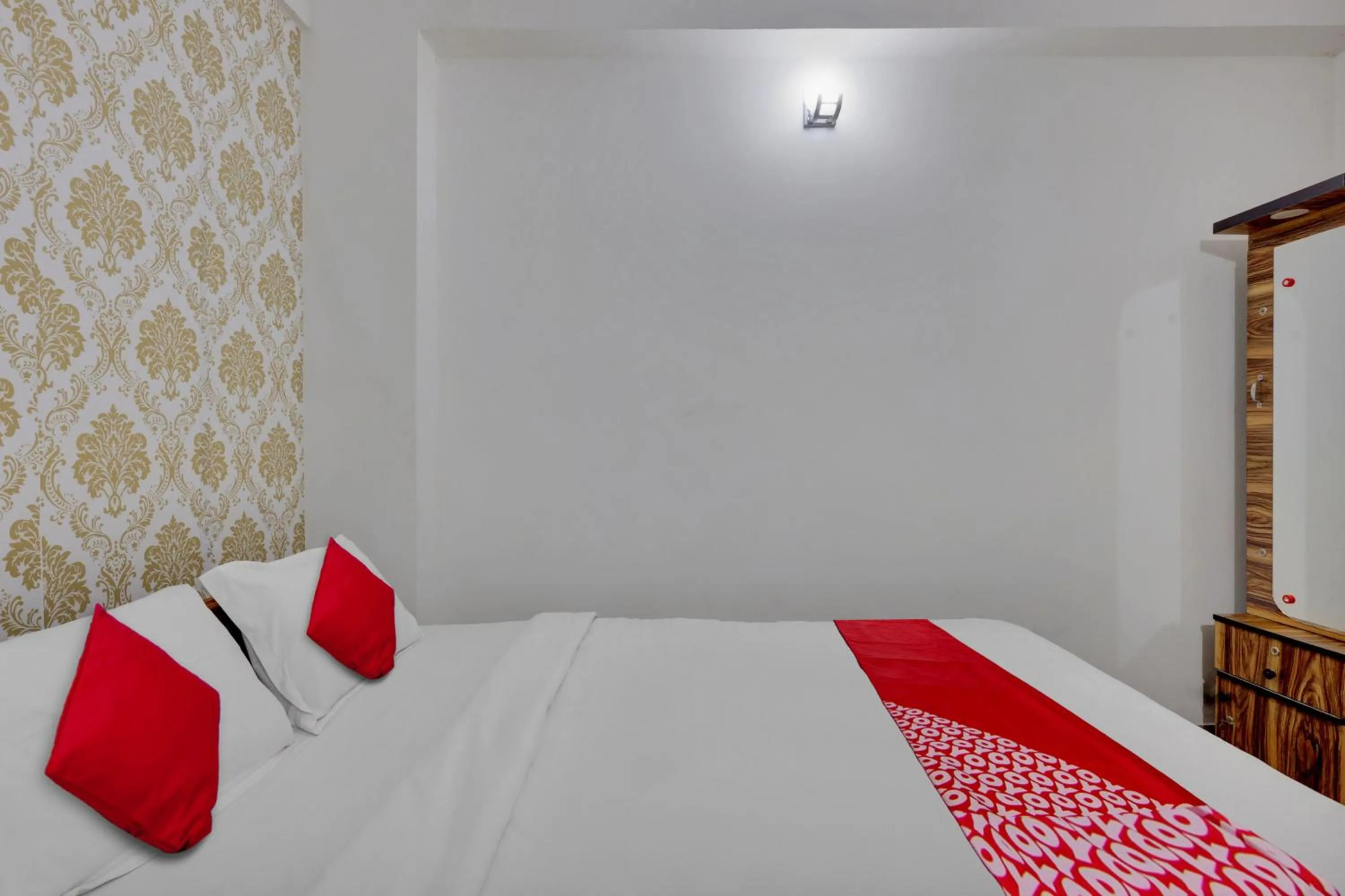 Bedroom in OYO Flagship Larica Green Valley