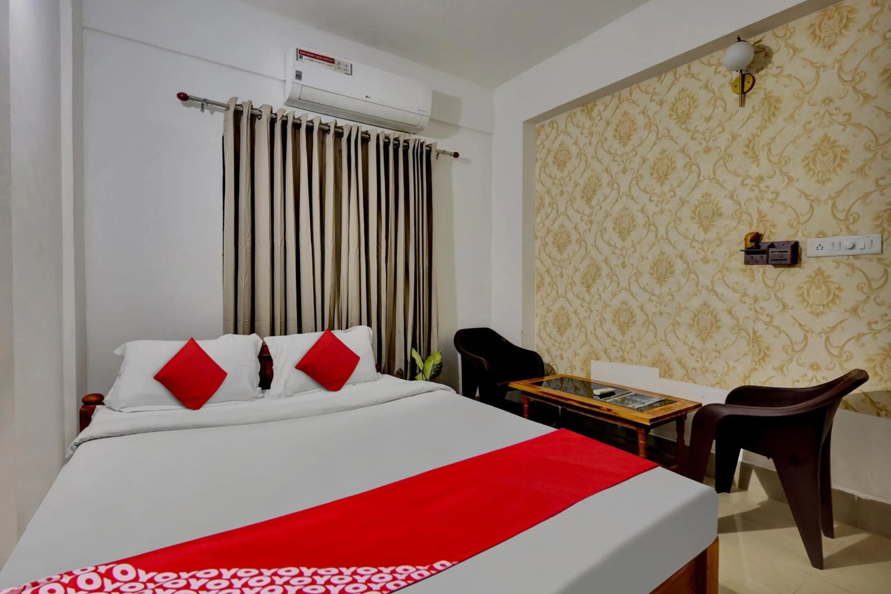 Bedroom in OYO Flagship Larica Green Valley