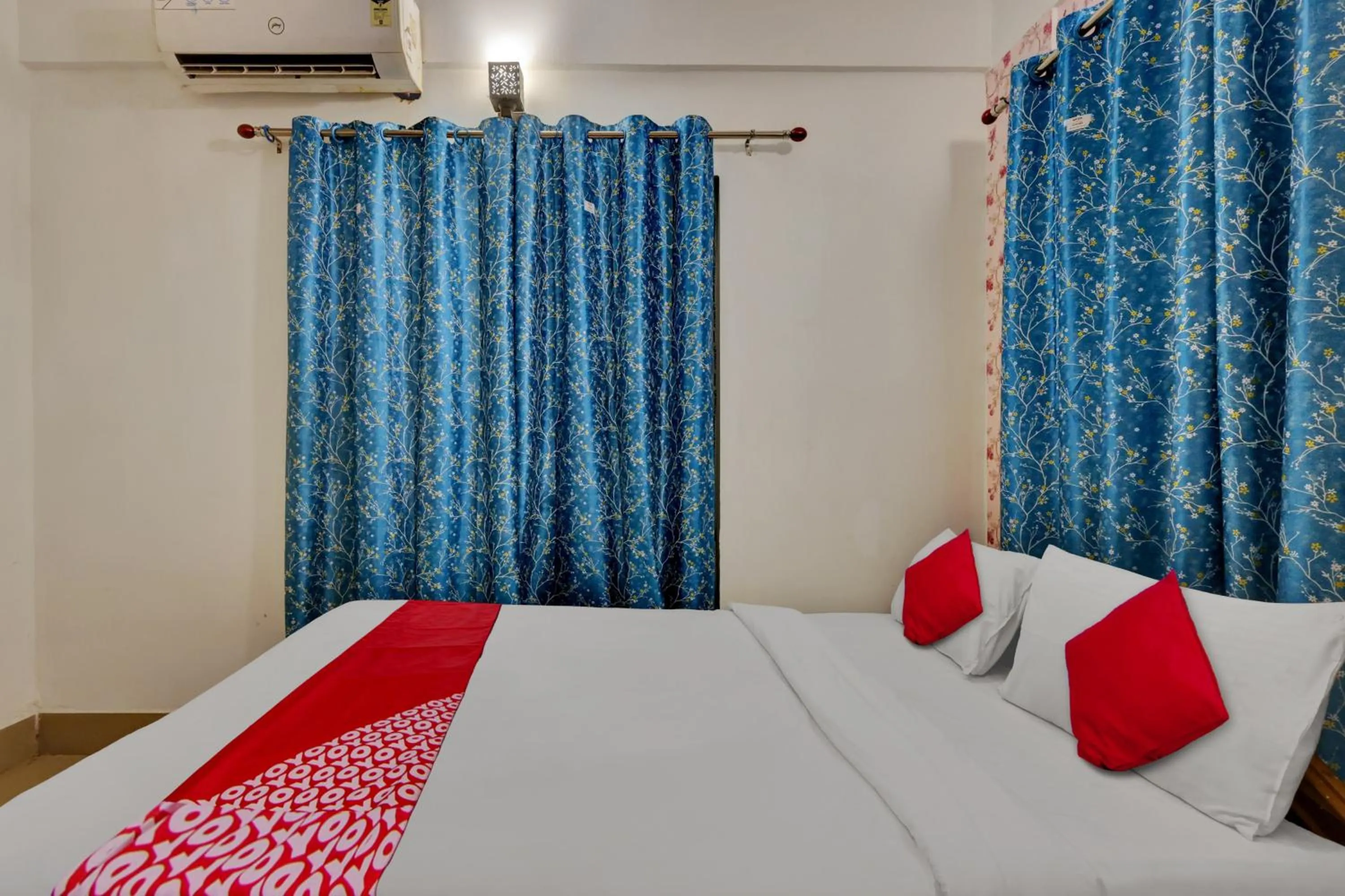 Bedroom in OYO Flagship Larica Green Valley