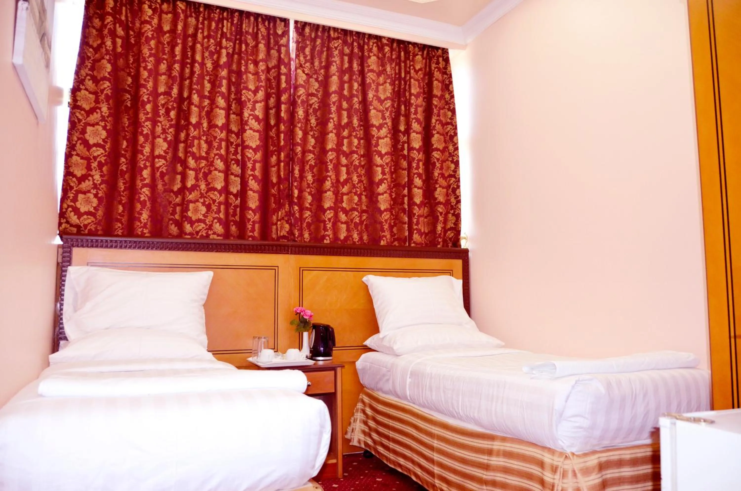 Bedroom, Bed in Anwar Al Deafah Hotel