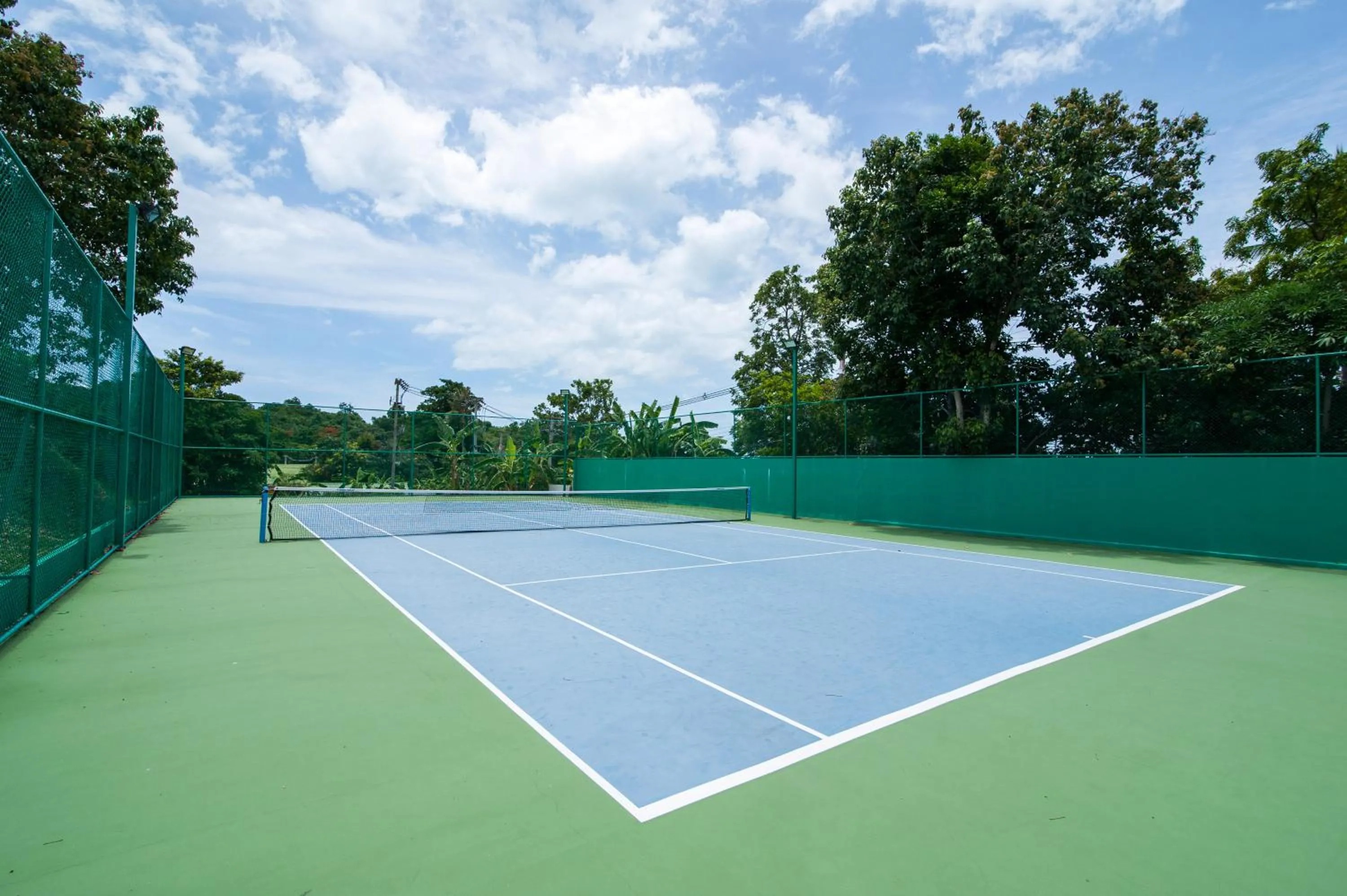 Tennis court in Samui Blu, villa with private pool