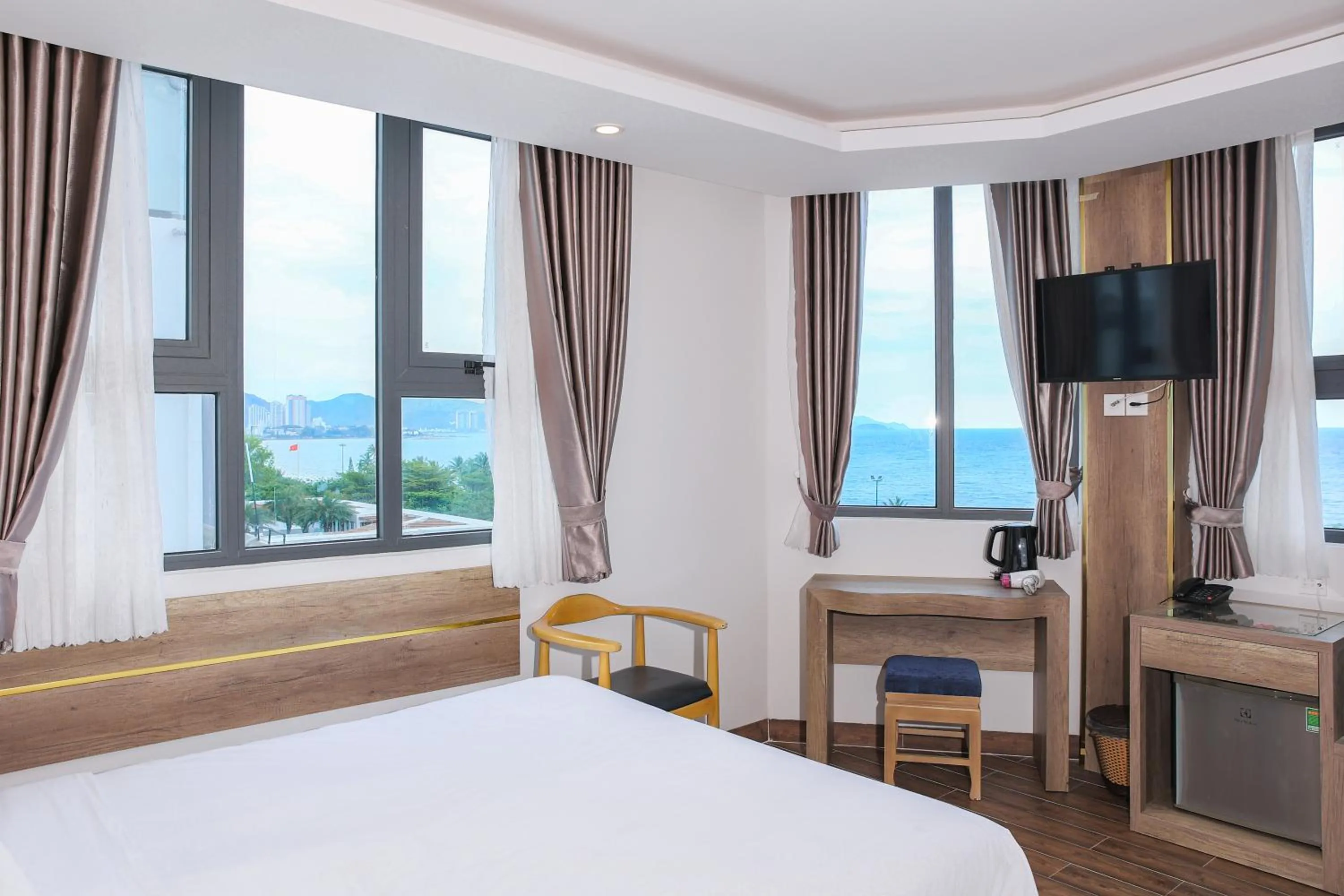 Natural landscape, Bed in Azura Gold Hotel & Apartment