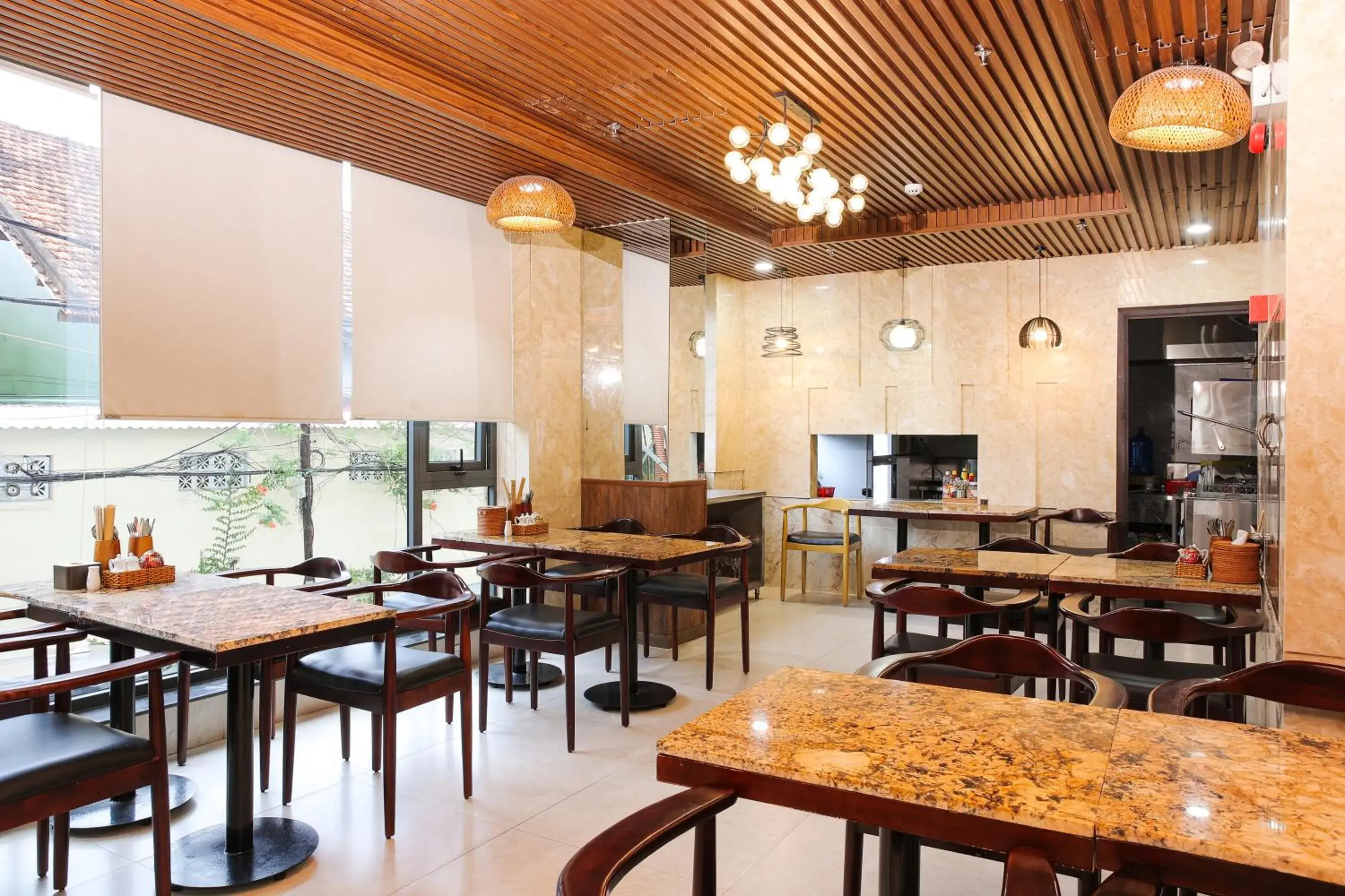 Restaurant/places to eat in Azura Gold Hotel & Apartment Restaurant/places to eat in Azura Gold Hotel & Apartment