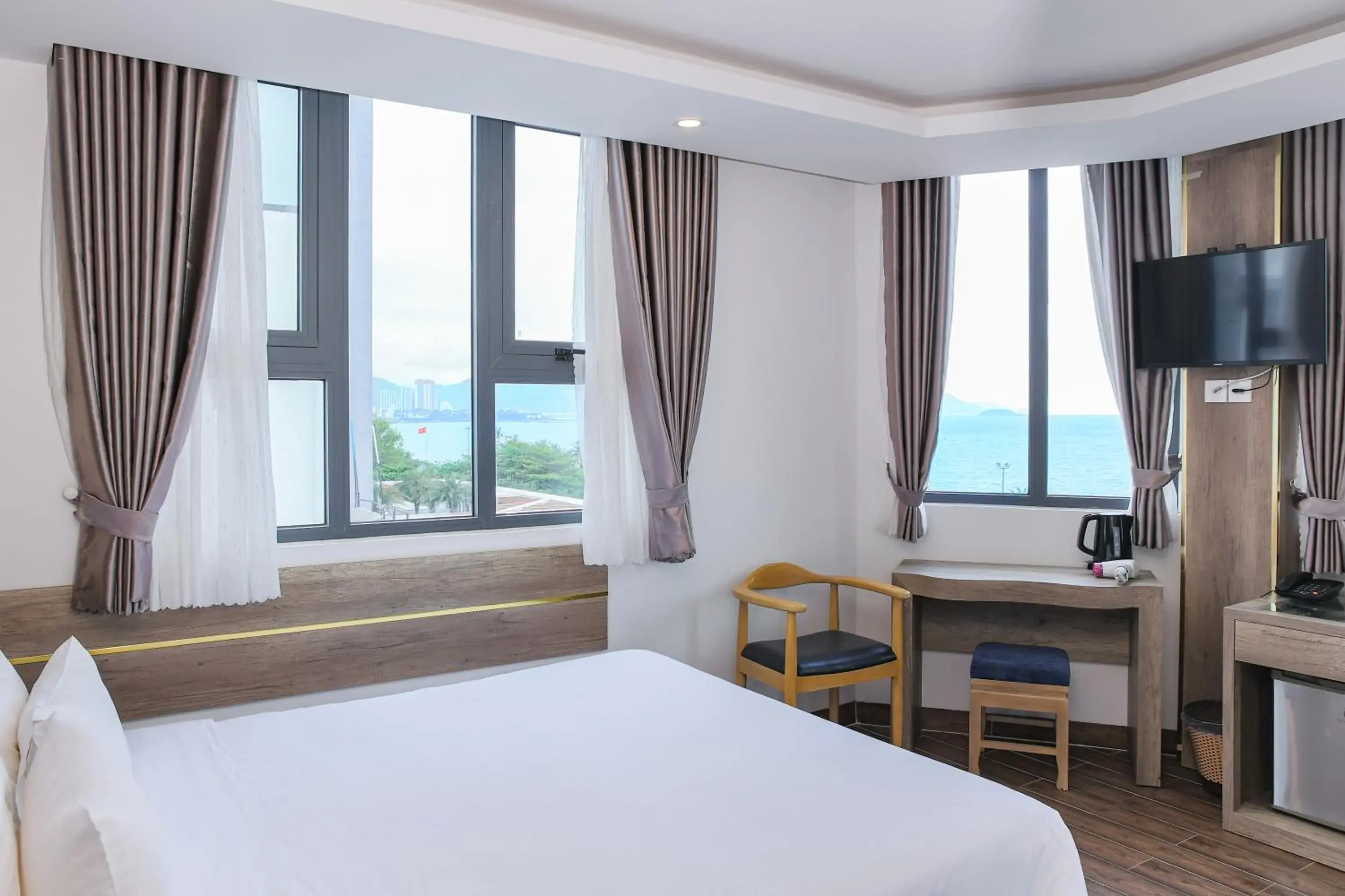 Property building, Bed in Azura Gold Hotel & Apartment Property building, Bed in Azura Gold Hotel & Apartment