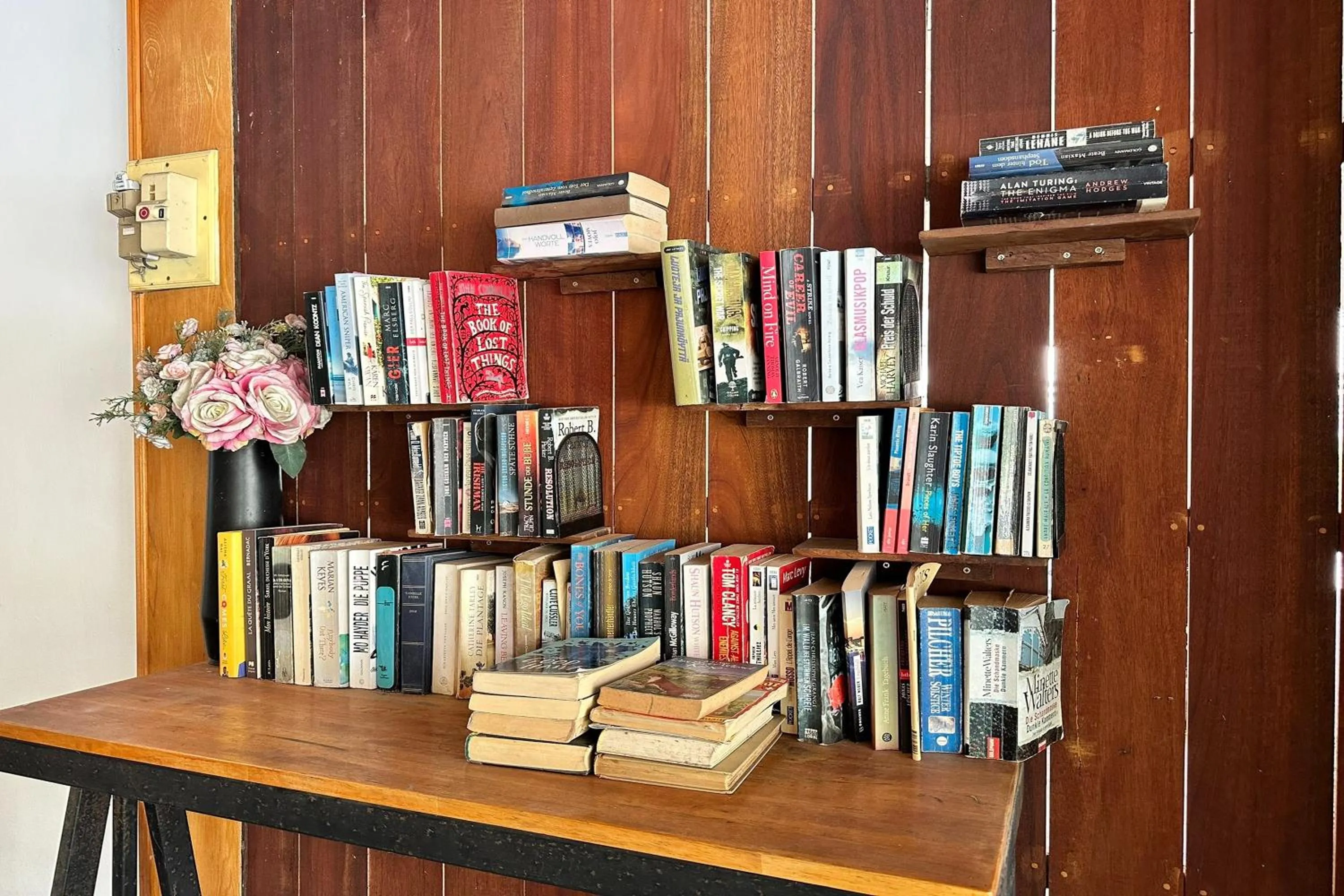 Library in Choengmon Residence