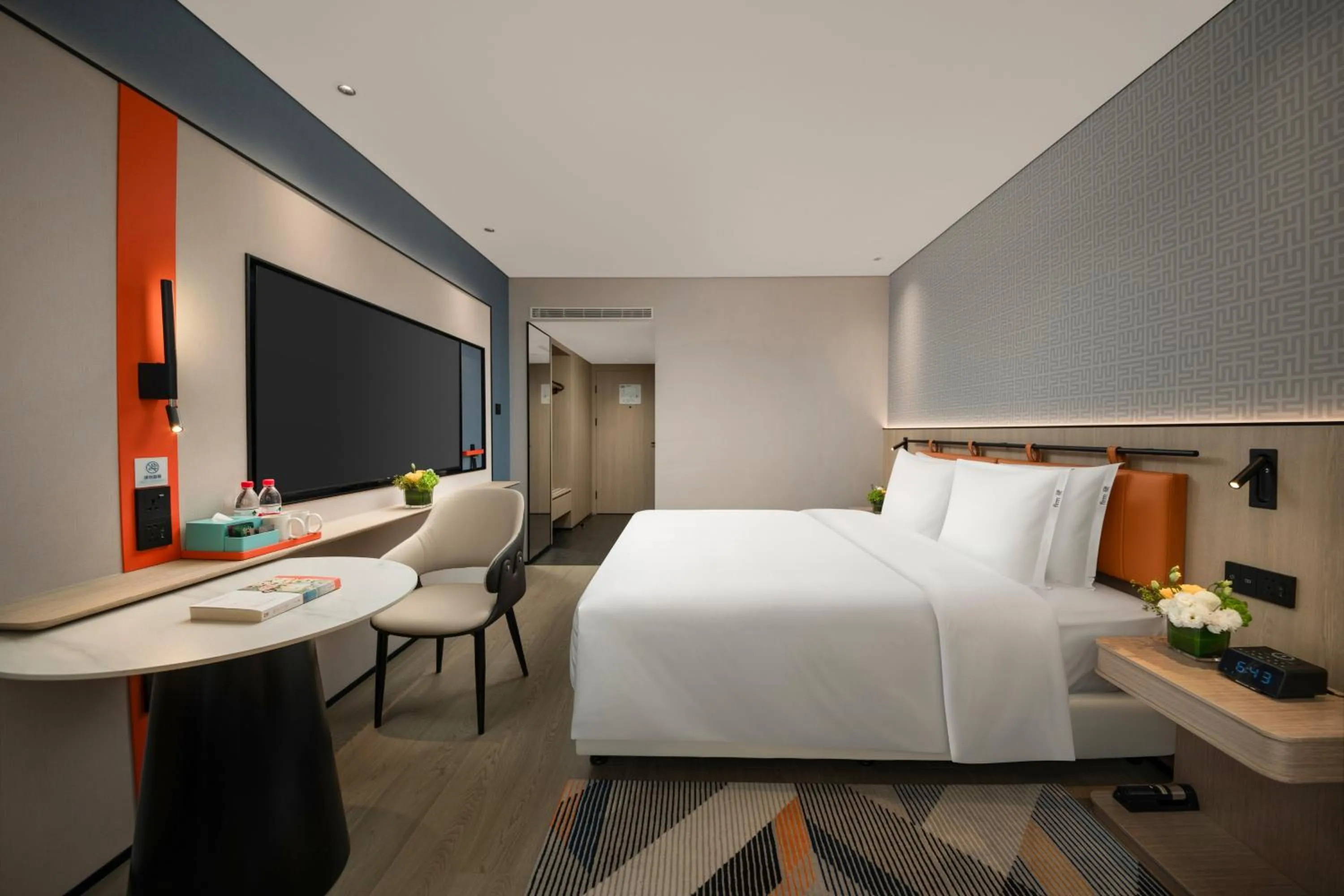 Photo of the whole room, Bed in Holiday Inn Express Beijing Downtown by IHG