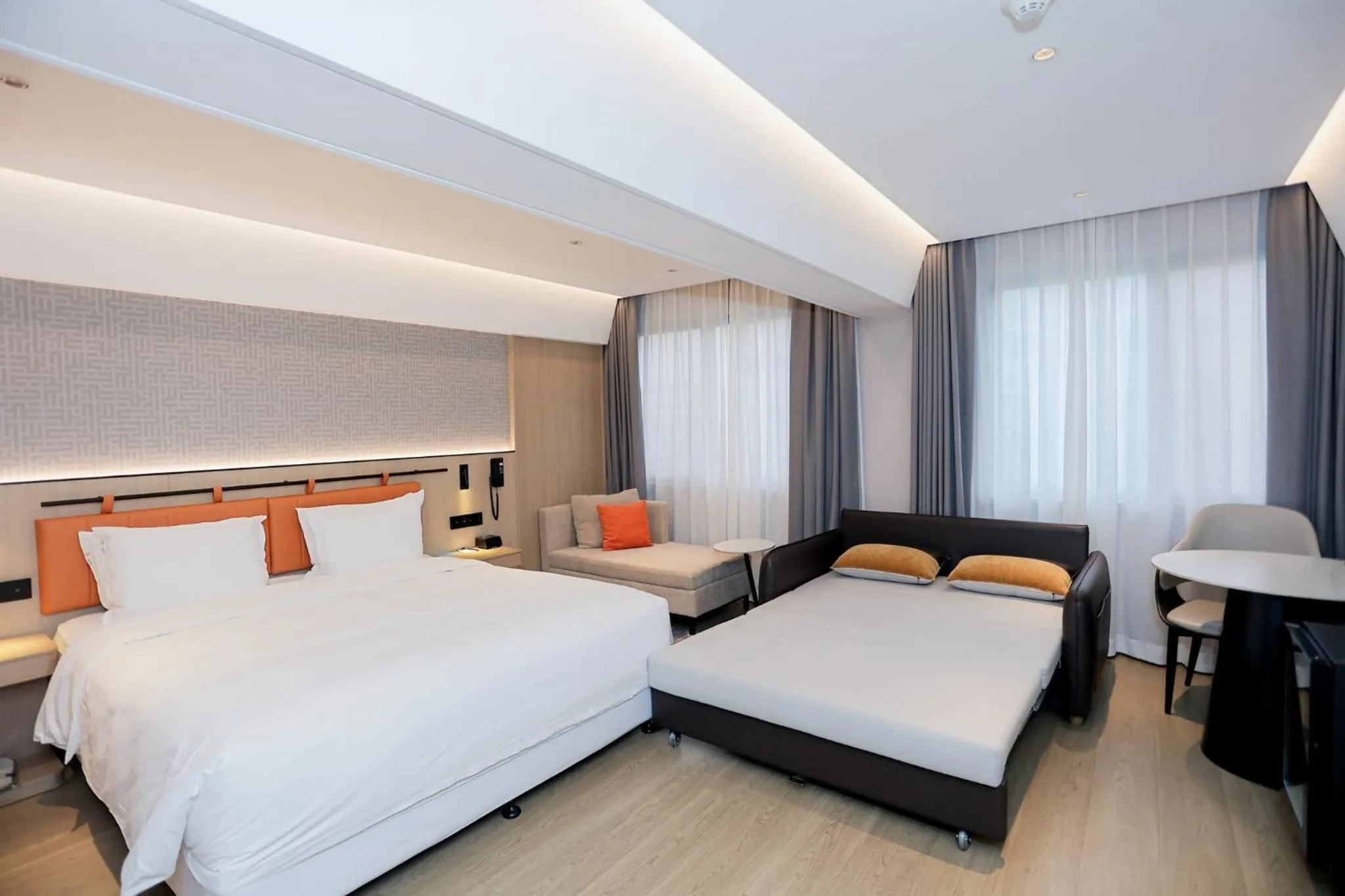 Photo of the whole room, Bed in Holiday Inn Express Beijing Downtown by IHG