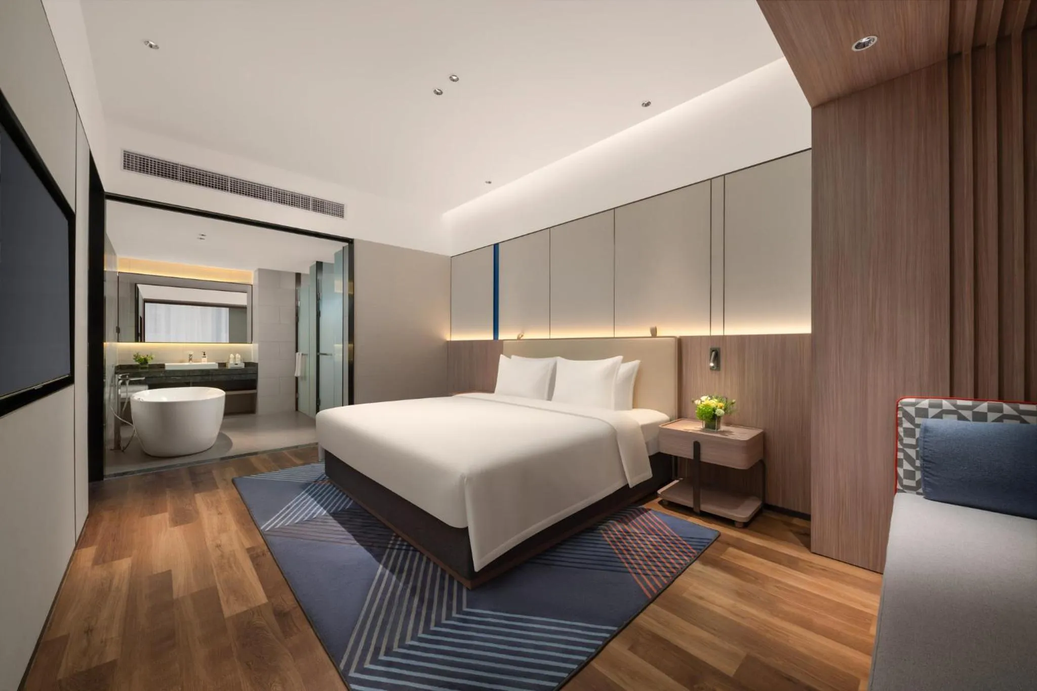 Photo of the whole room, Bed in Holiday Inn Express Nanjing Jiangbei Wonhall Mall