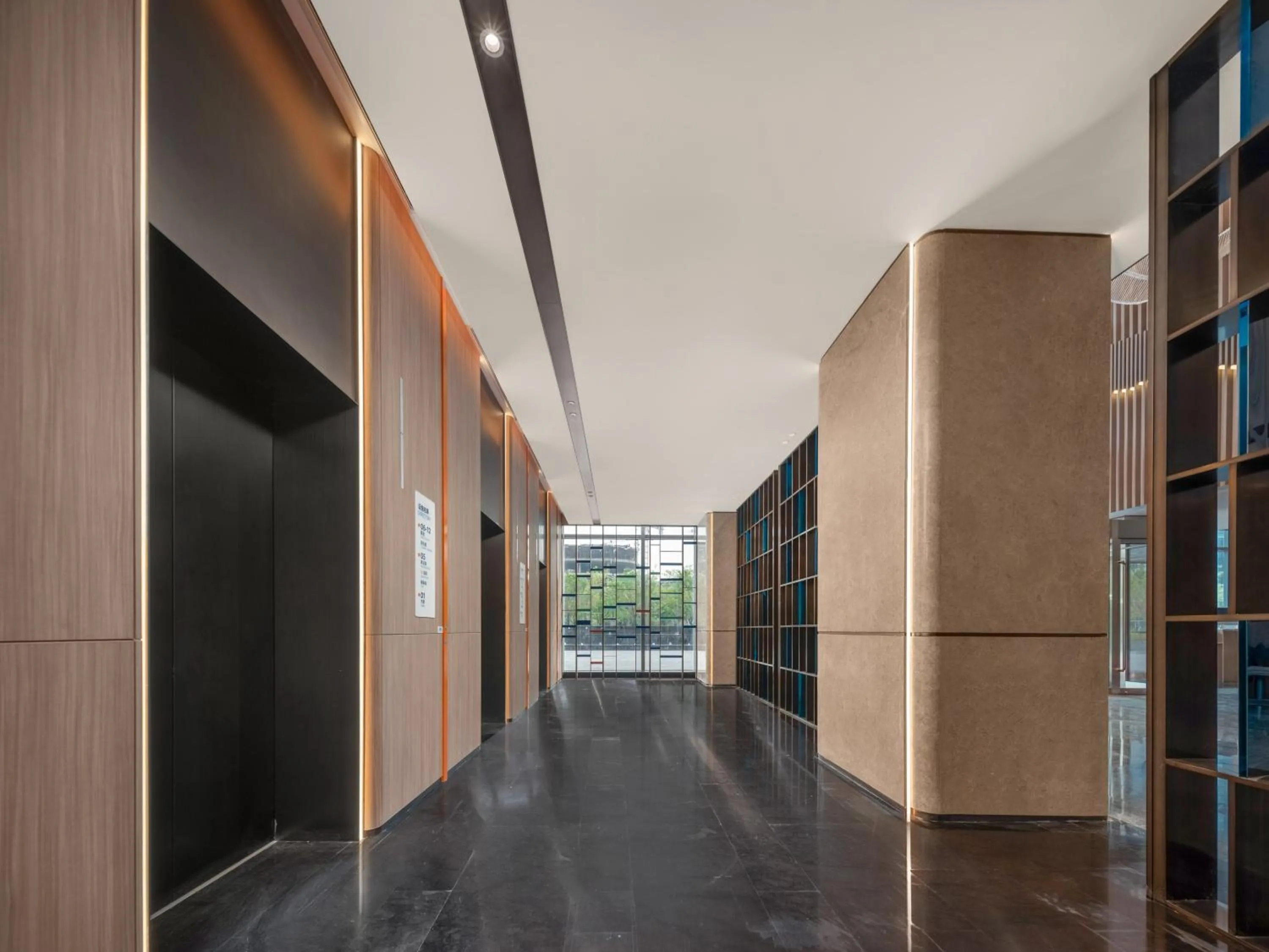 elevator in Holiday Inn Express Nanjing Jiangbei Wonhall Mall