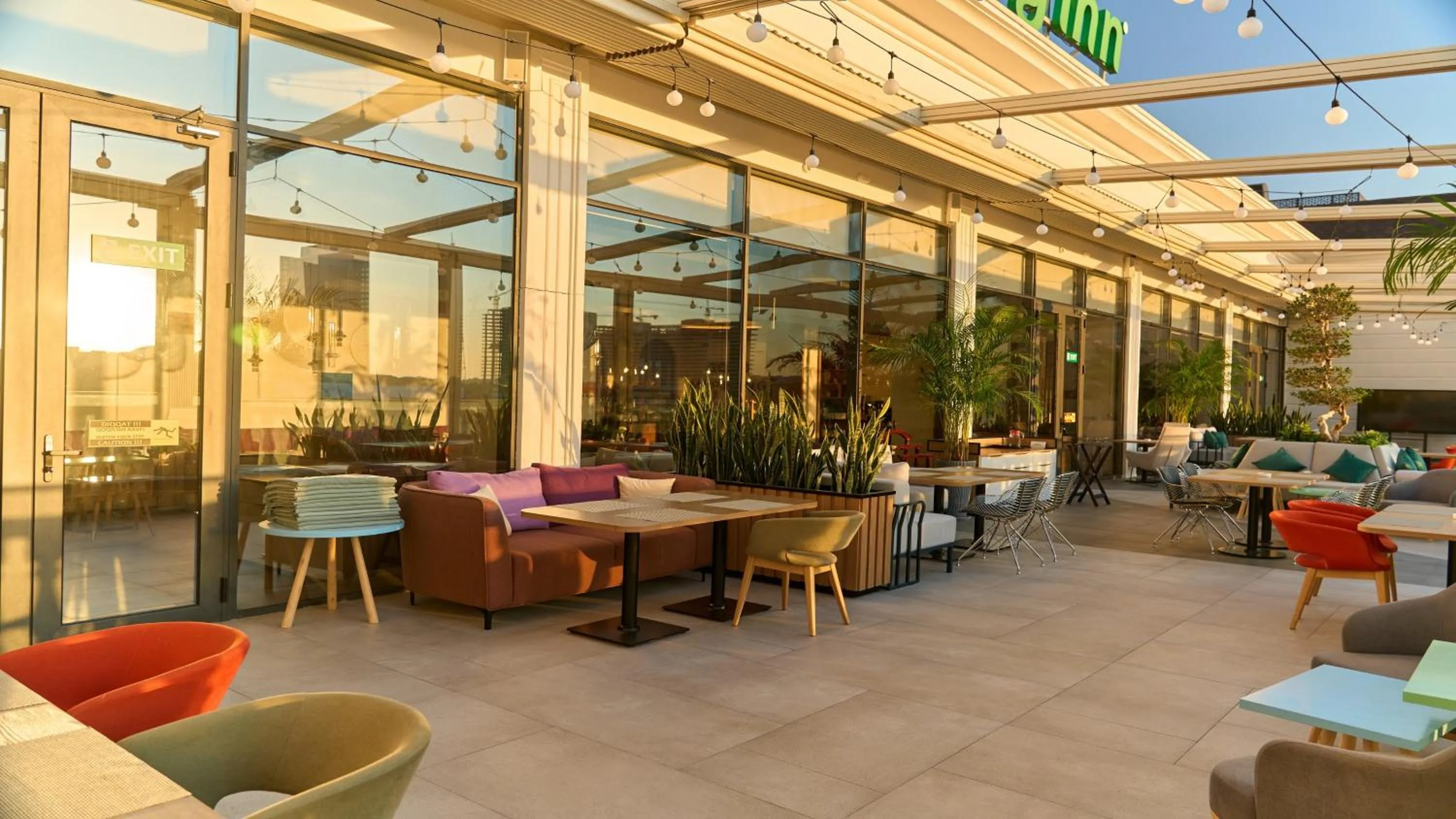 Restaurant/places to eat in Holiday Inn Tashkent City by IHG