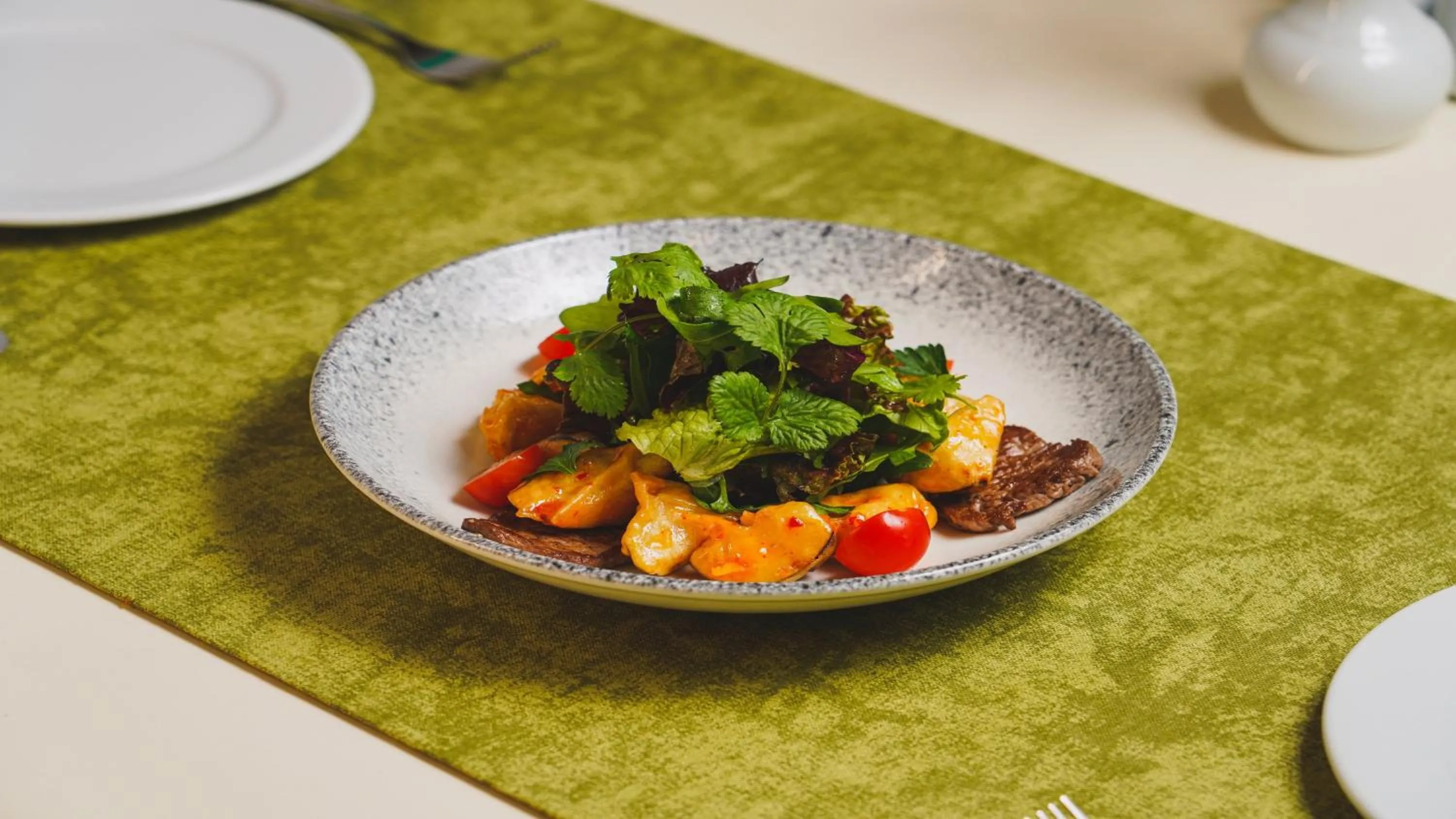 Restaurant/places to eat in Holiday Inn Tashkent City by IHG