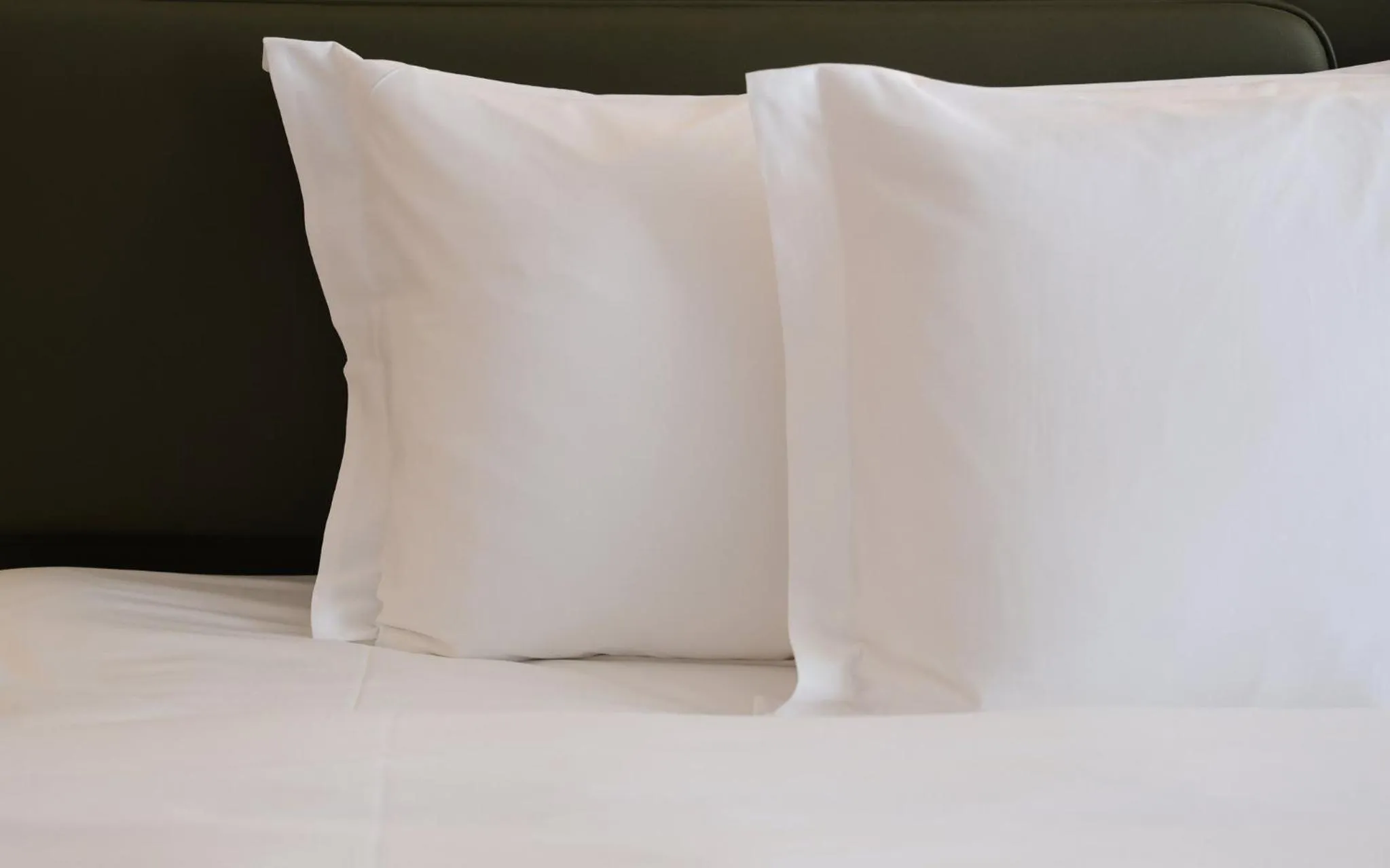 Photo of the whole room, Bed in Crowne Plaza Jinan Runhua by IHG