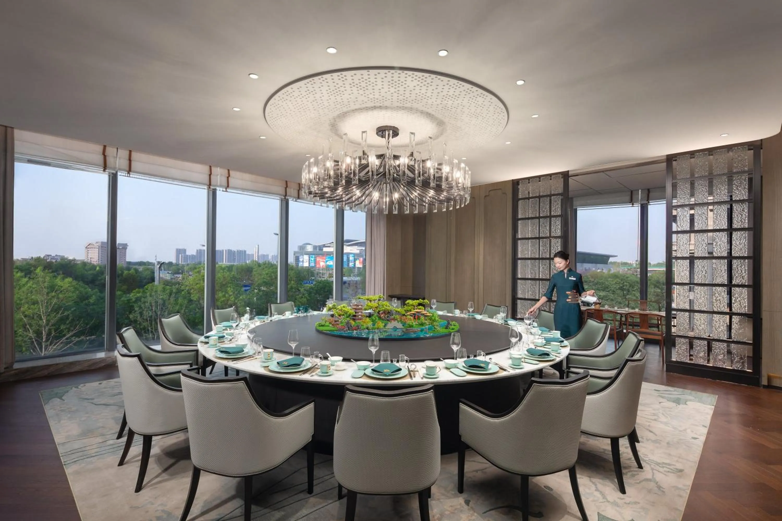 Restaurant/places to eat in Crowne Plaza Jinan Runhua by IHG