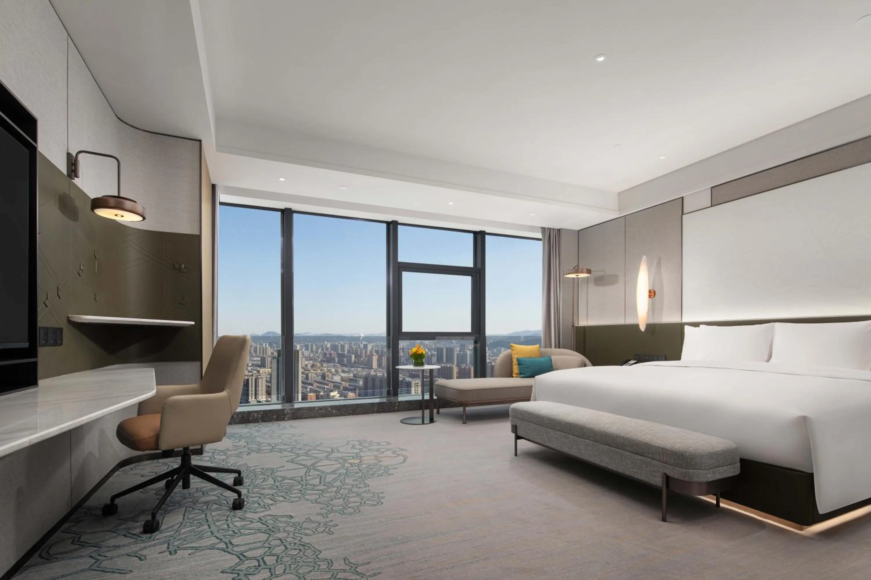 Bedroom, Bed in Crowne Plaza Jinan Runhua by IHG