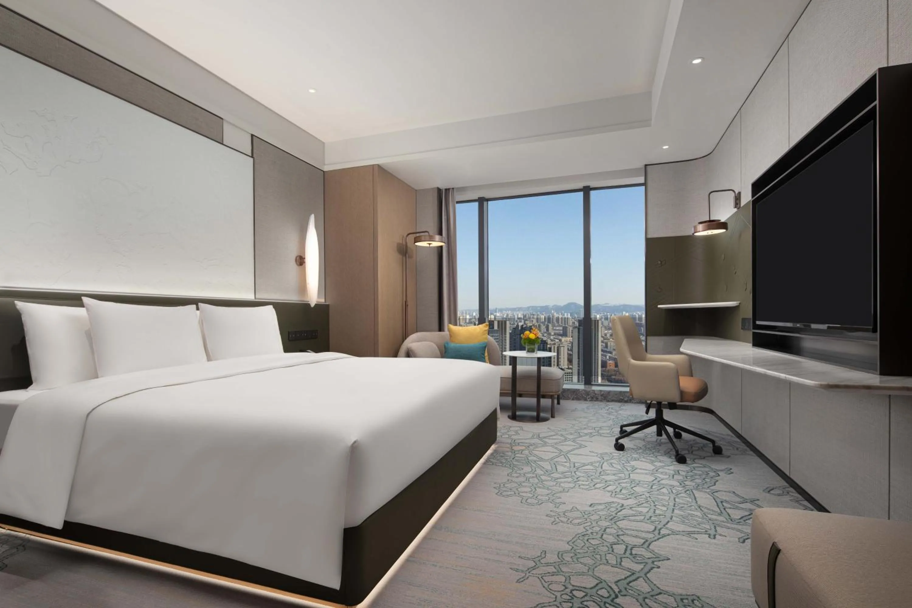 Communal lounge/ TV room, Bed in Crowne Plaza Jinan Runhua by IHG