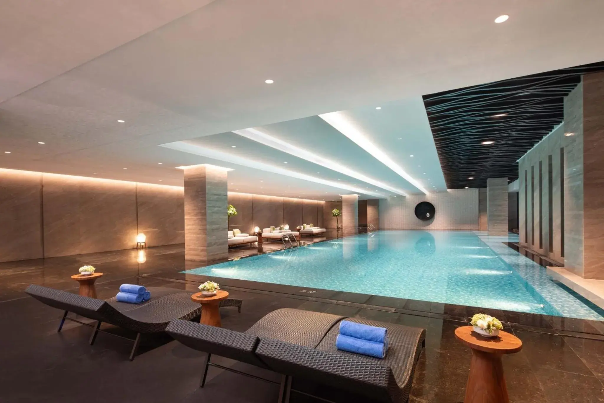 Swimming pool in Crowne Plaza Jinan Runhua by IHG Swimming pool in Crowne Plaza Jinan Runhua by IHG
