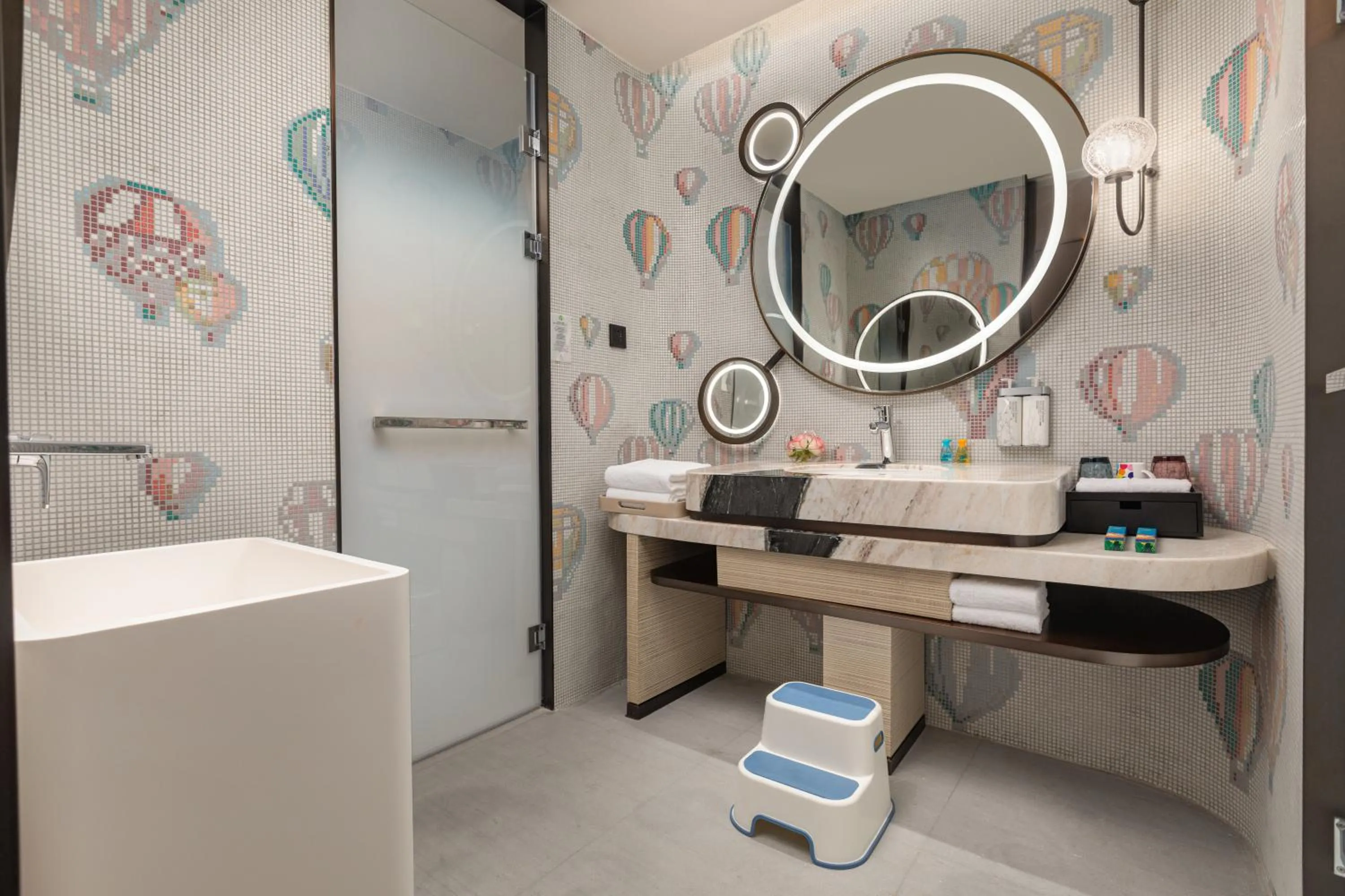 Bathroom in HUALUXE Sanya Yalong Bay Resort