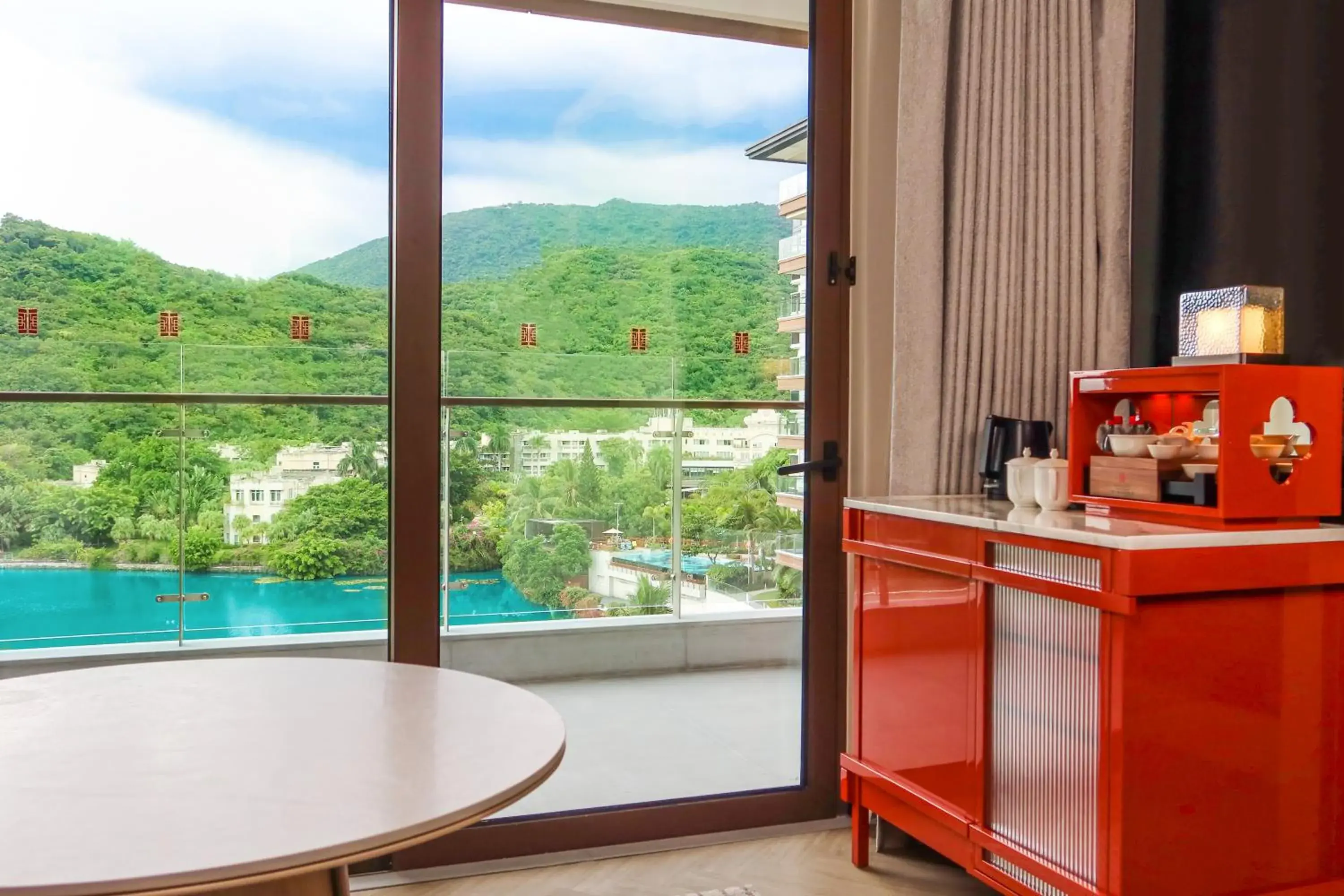 Lake view in HUALUXE Sanya Yalong Bay Resort Lake view in HUALUXE Sanya Yalong Bay Resort