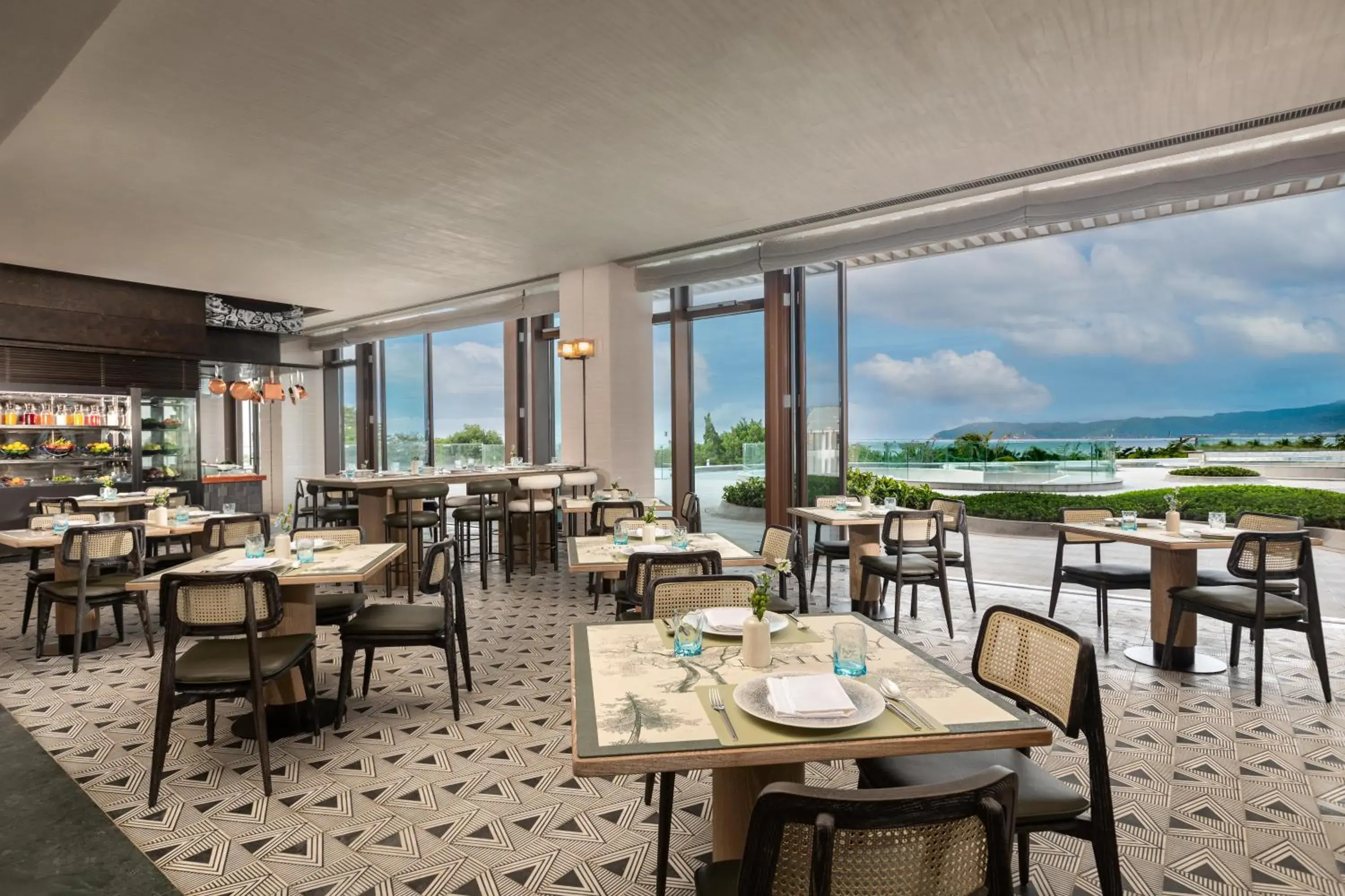 Breakfast in HUALUXE Sanya Yalong Bay Resort Breakfast in HUALUXE Sanya Yalong Bay Resort