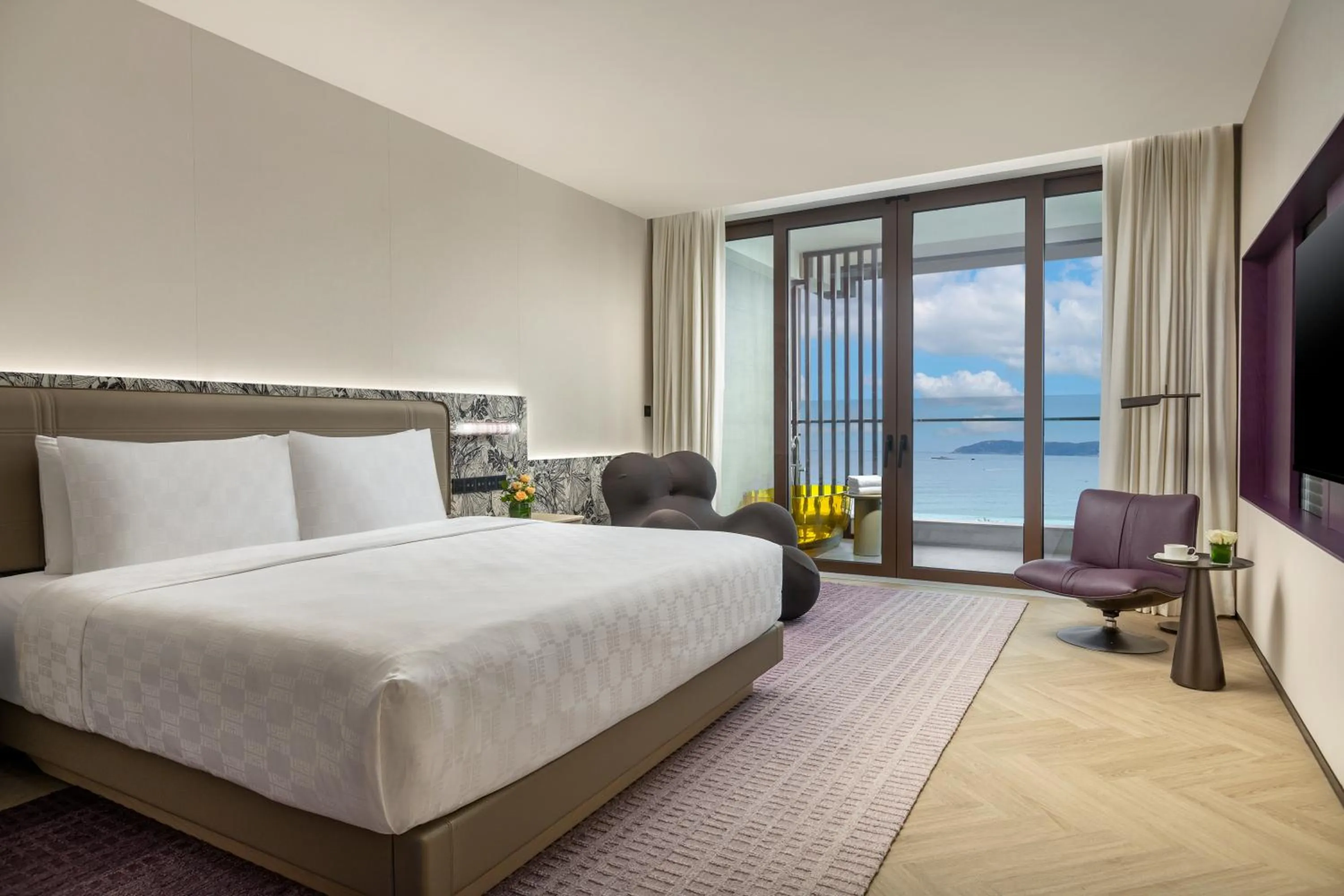 Photo of the whole room, Bed in HUALUXE Sanya Yalong Bay Resort
