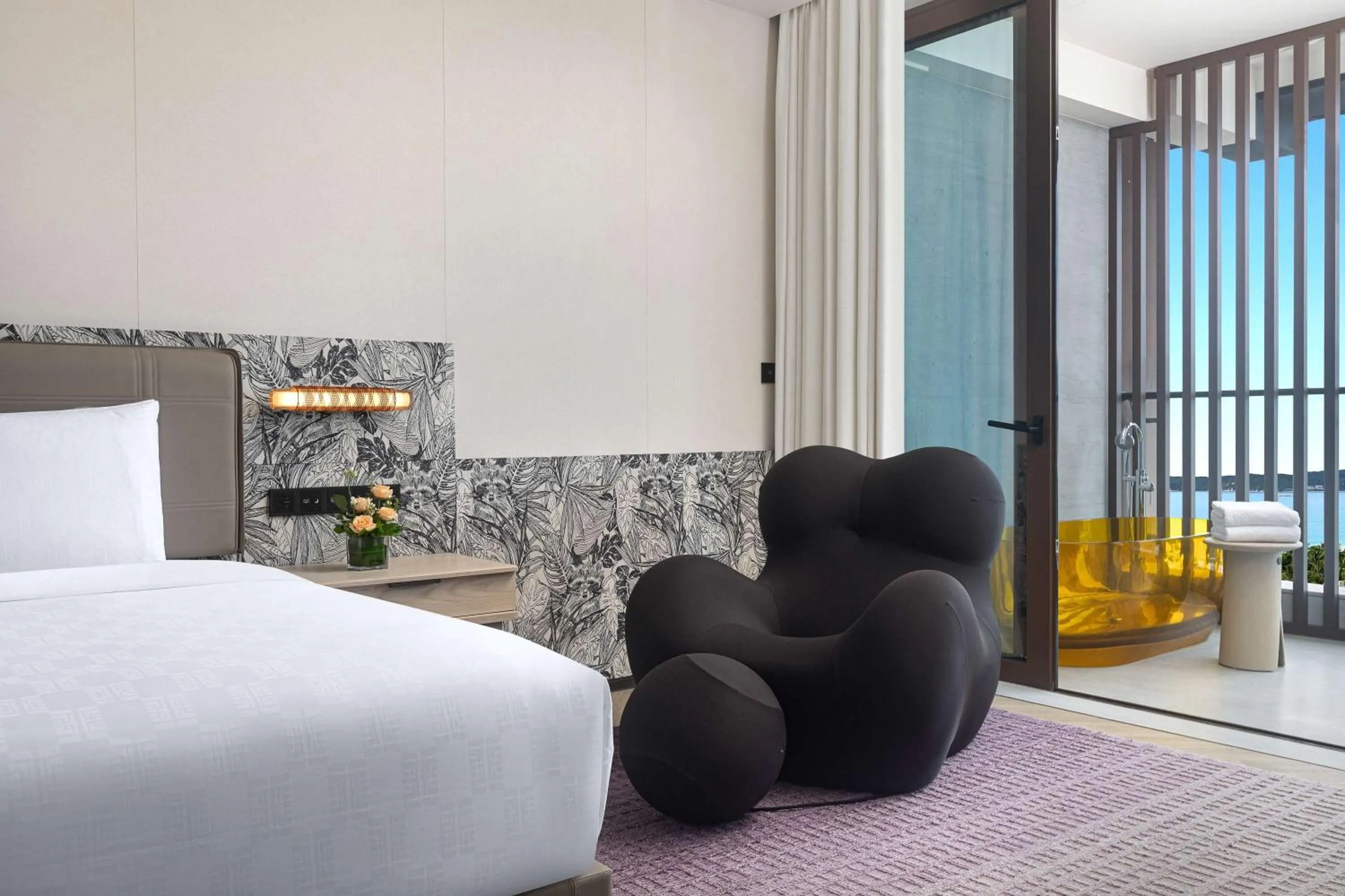 Photo of the whole room, Bed in HUALUXE Sanya Yalong Bay Resort