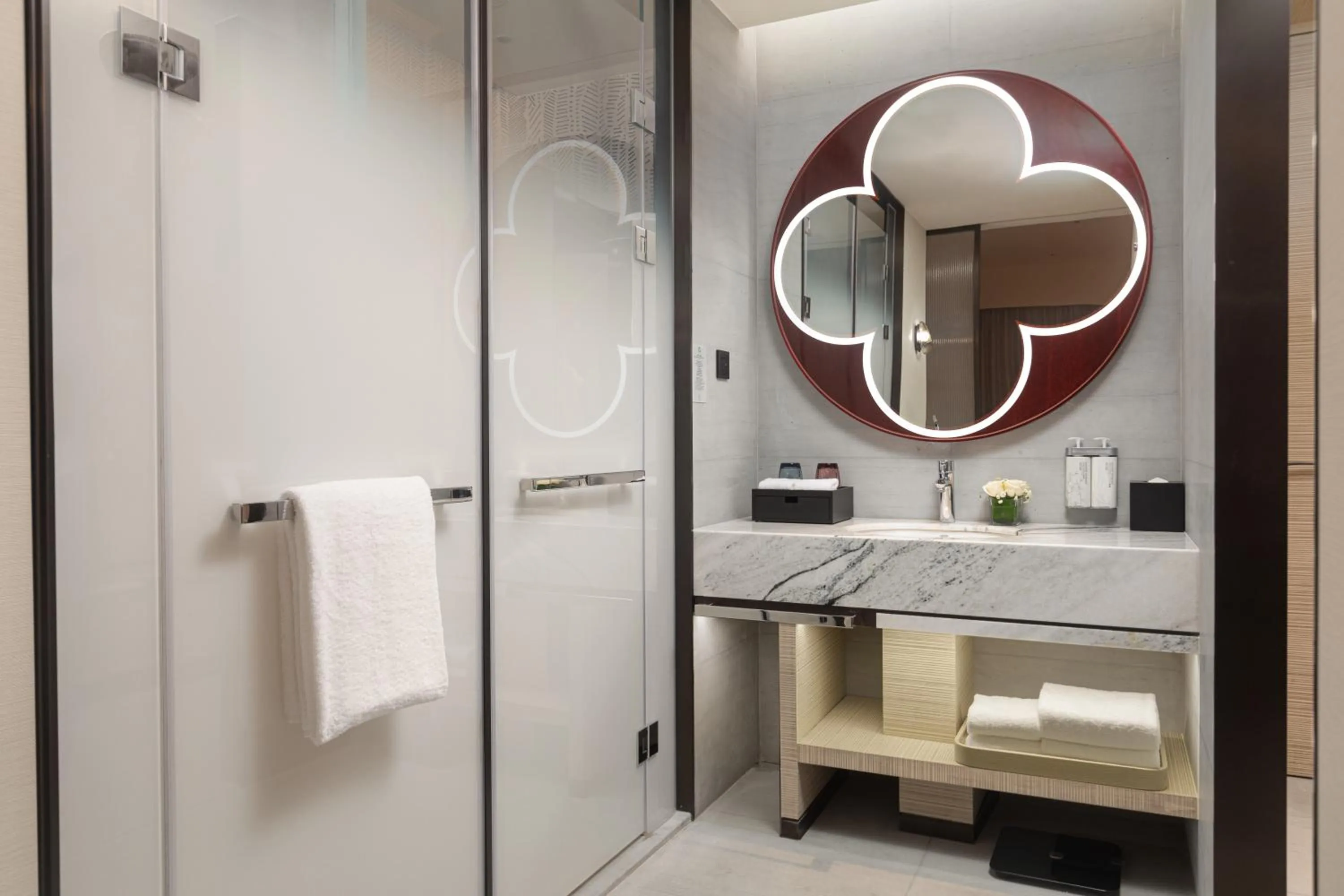 Toilet in HUALUXE Sanya Yalong Bay Resort