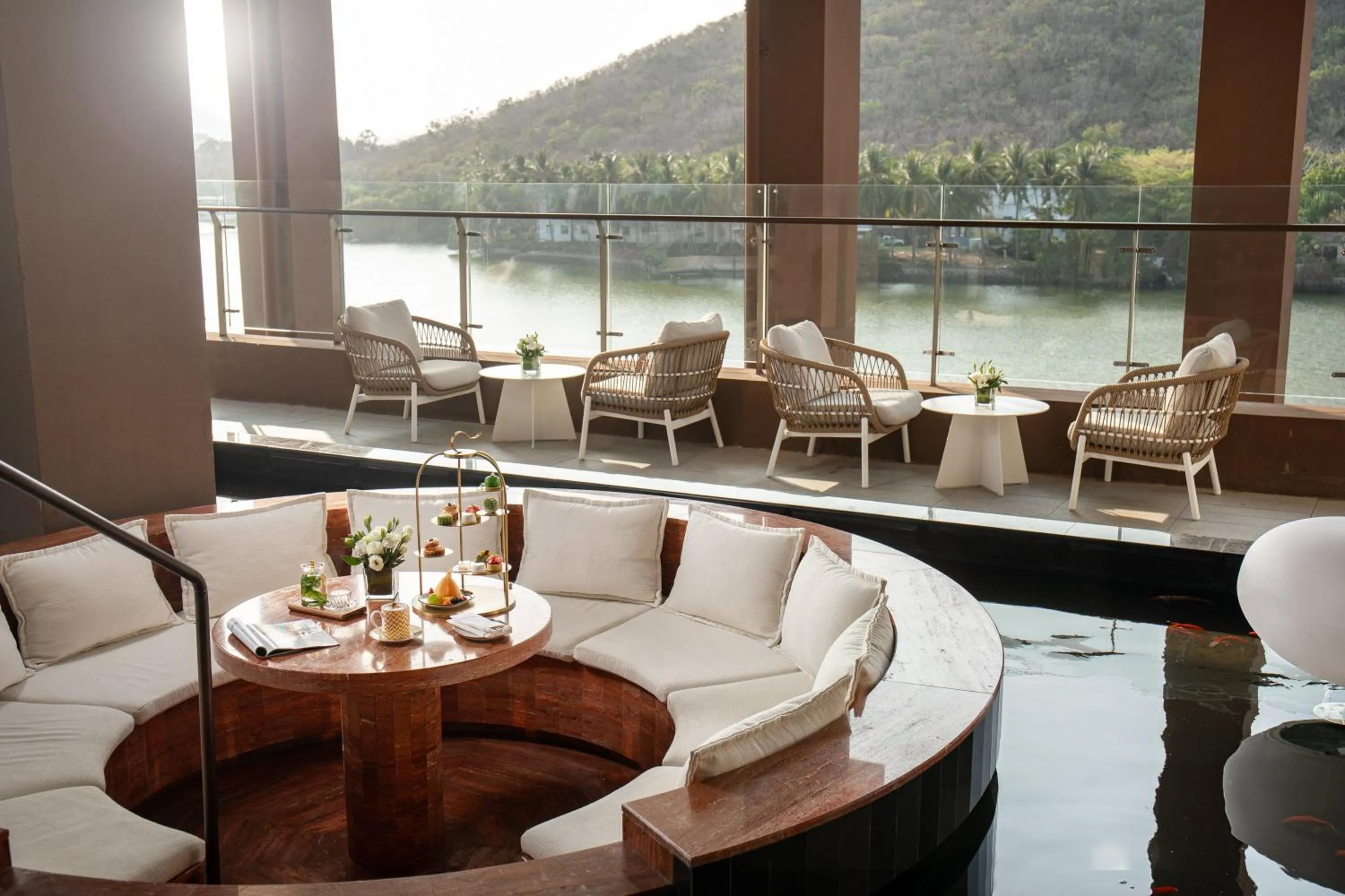 Lounge or bar in HUALUXE Sanya Yalong Bay Resort