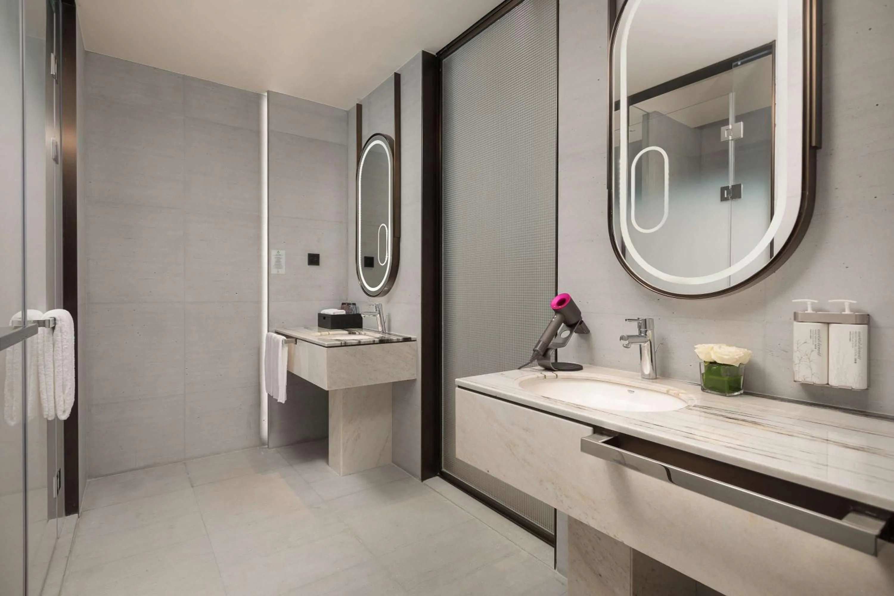 Photo of the whole room in HUALUXE Sanya Yalong Bay Resort