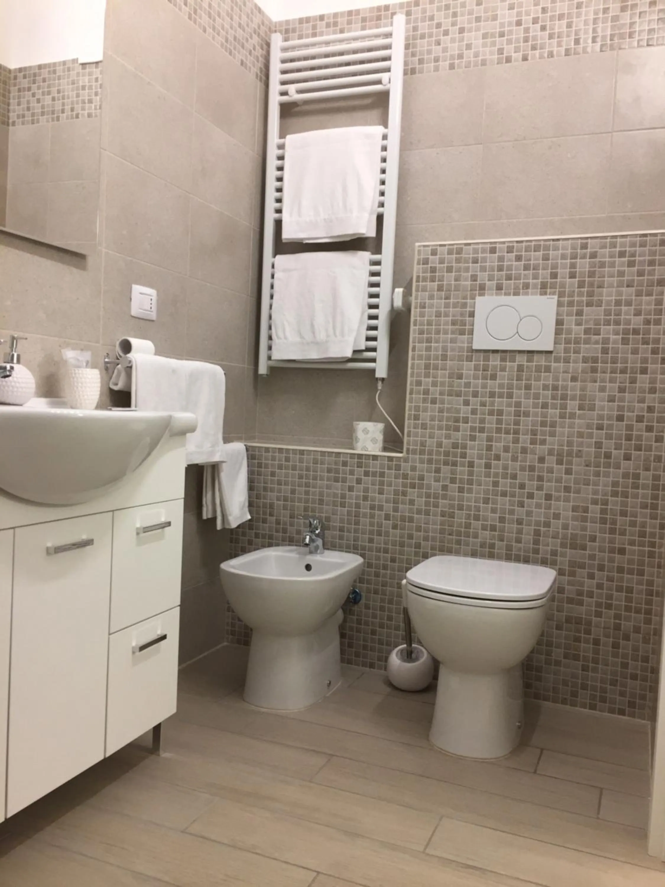 Shower in Bed and Breakfast Oz