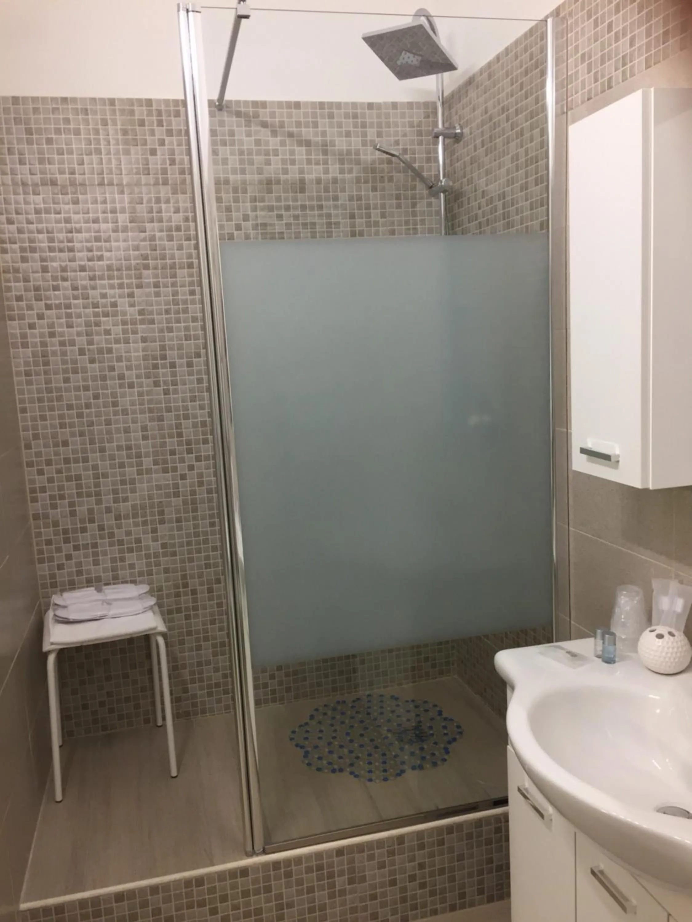 Shower in Bed and Breakfast Oz
